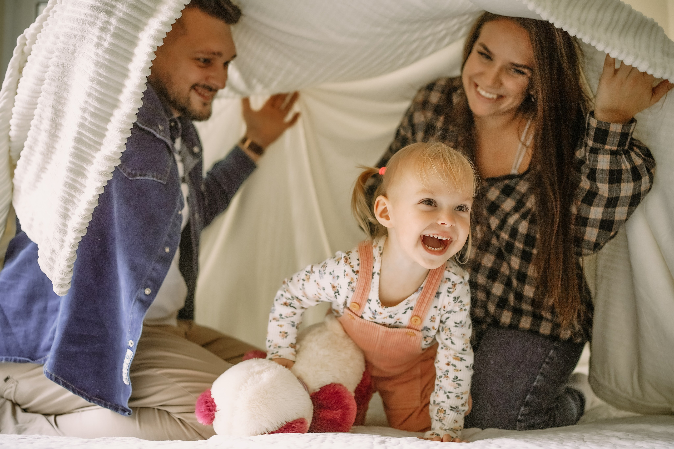 Карина, Андрей, Эмили. Главная