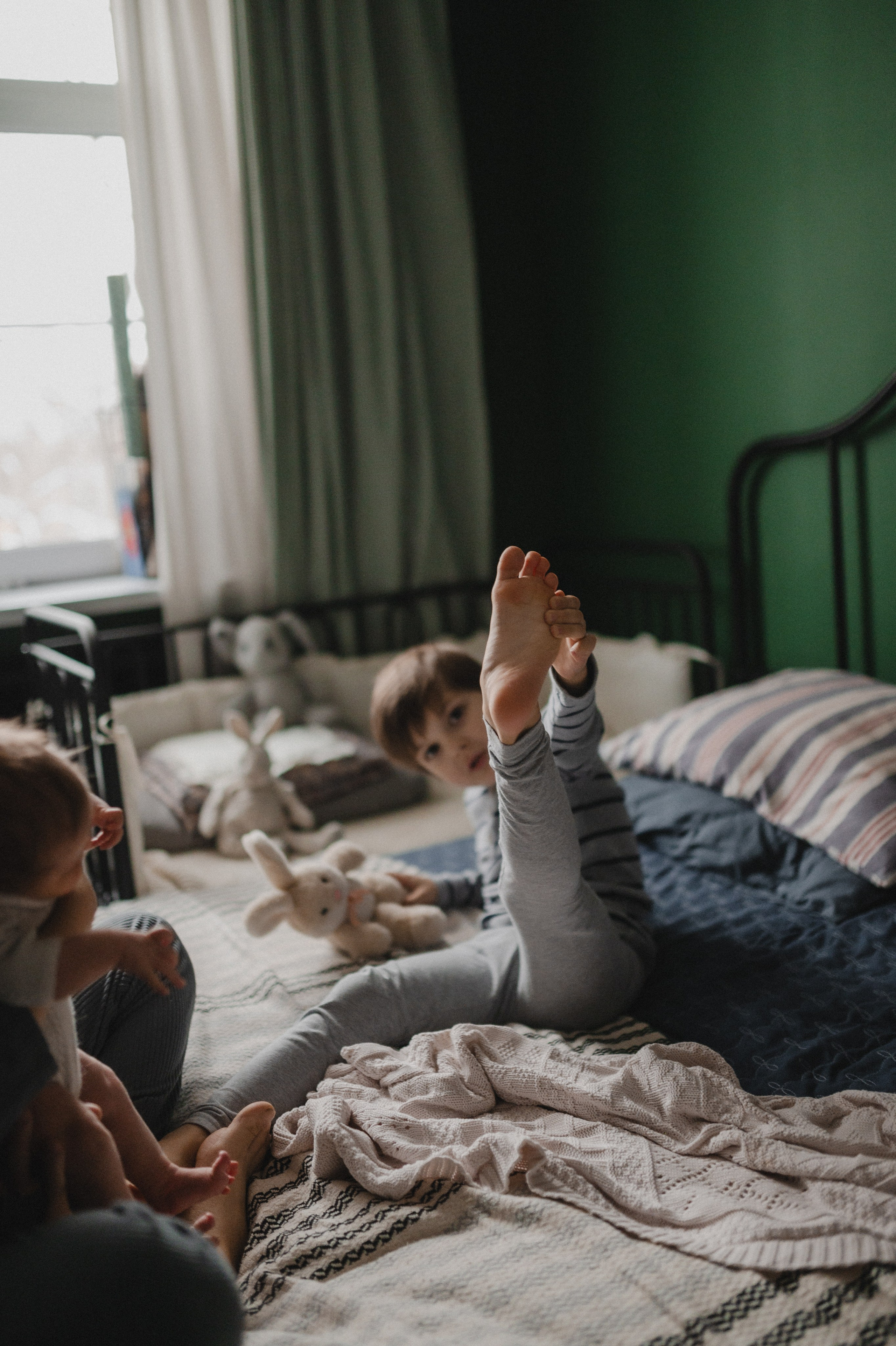 Дима, Нелли, Марк, Нина и Кира дома. Семейный и свадебный lifestyle-фотограф в Москве Мария Петрова