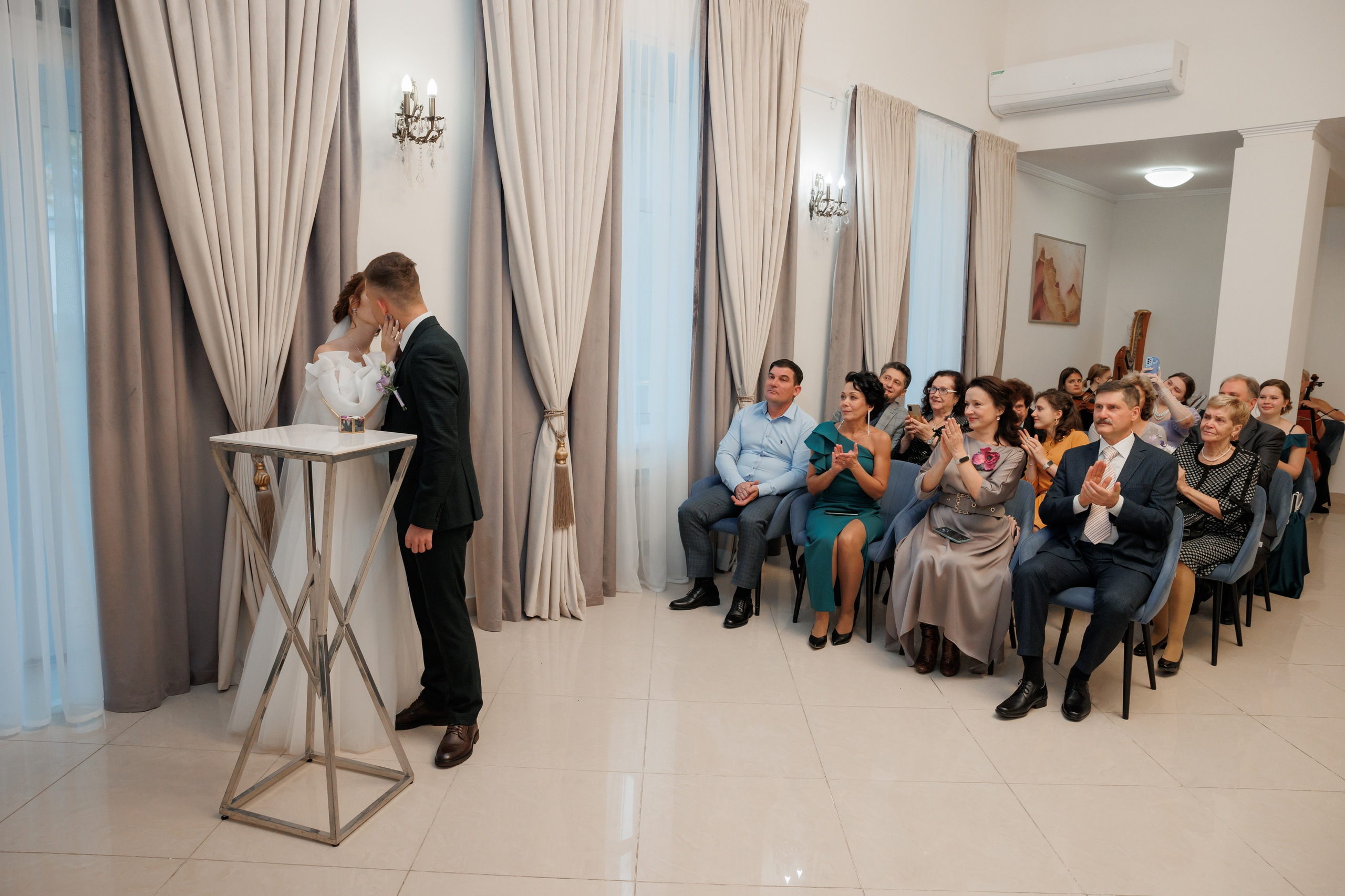 Константин и Дарья, ЗАГС ВДНХ, отель Soluxe, ресторан «Антик». Свадебный и репортажный фотограф (Москва, Королев и другие)