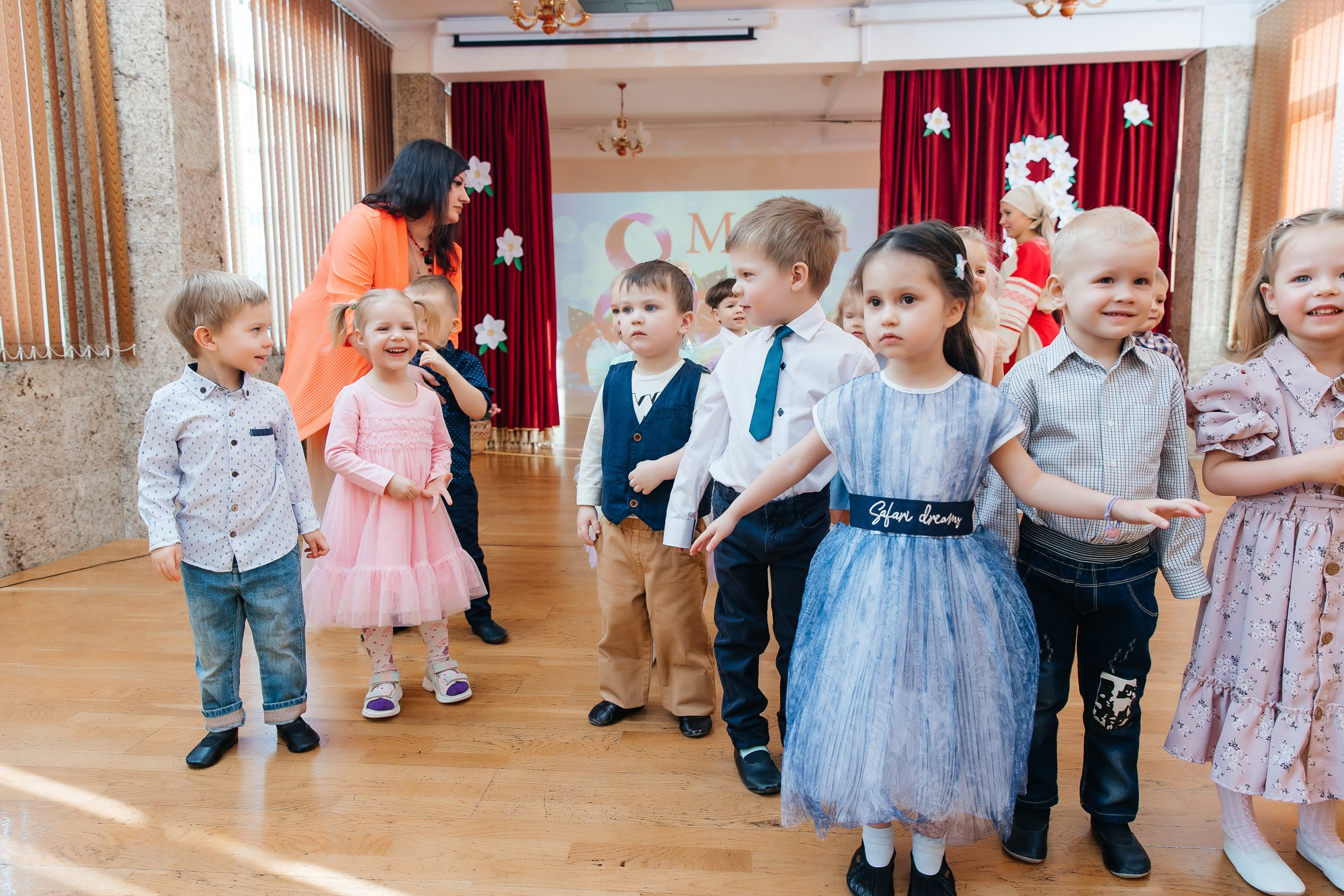 Детский сад № 93 — Утренник (07.03.2023). Свадебный и семейный фотограф Крамар Наталья