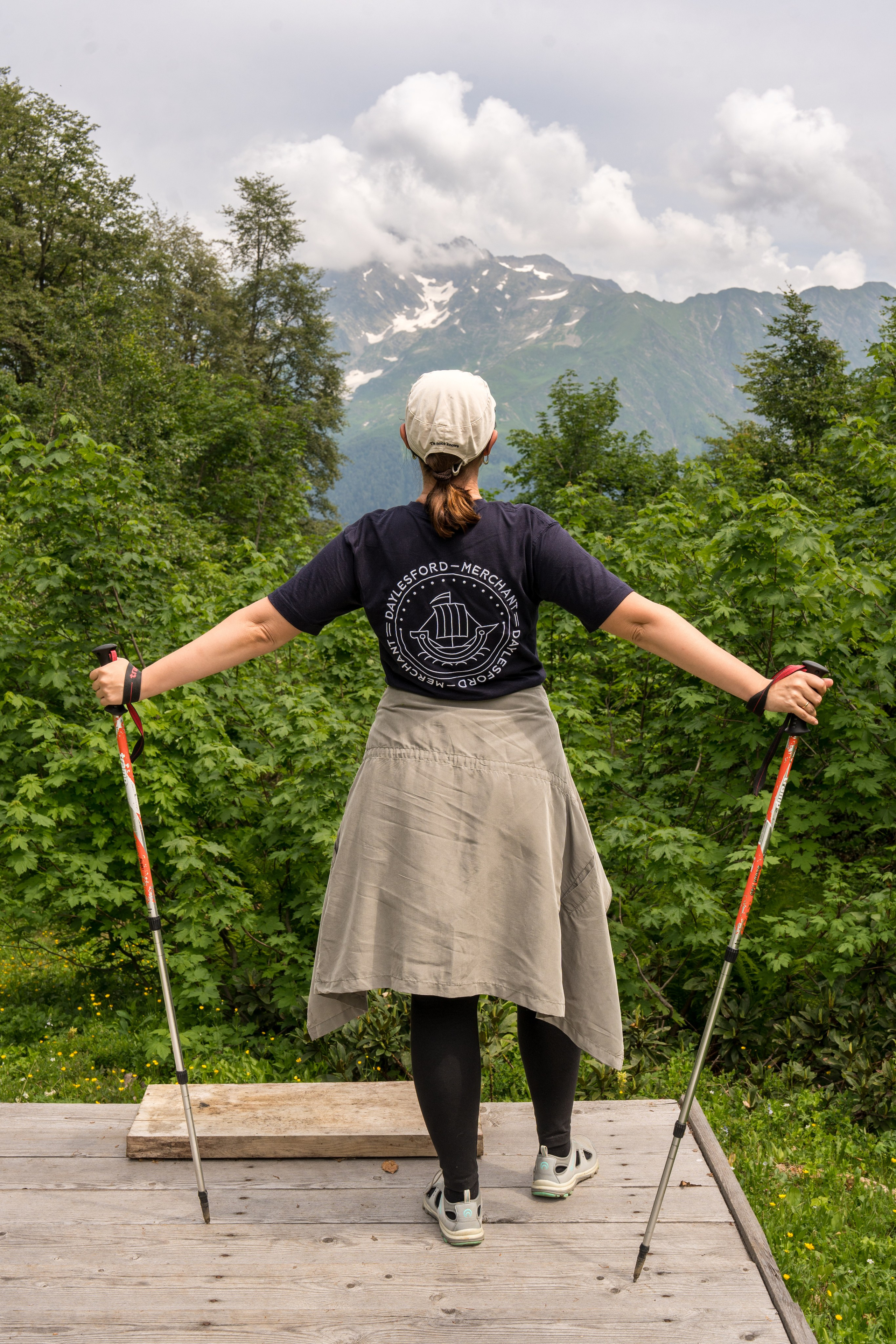 MICE мероприятие для компании «Доставка морем»: хайкинг к Ачипсинским водопадам. Репортажный фотограф в Красной Поляне и Сочи Павлюченко Екатерина