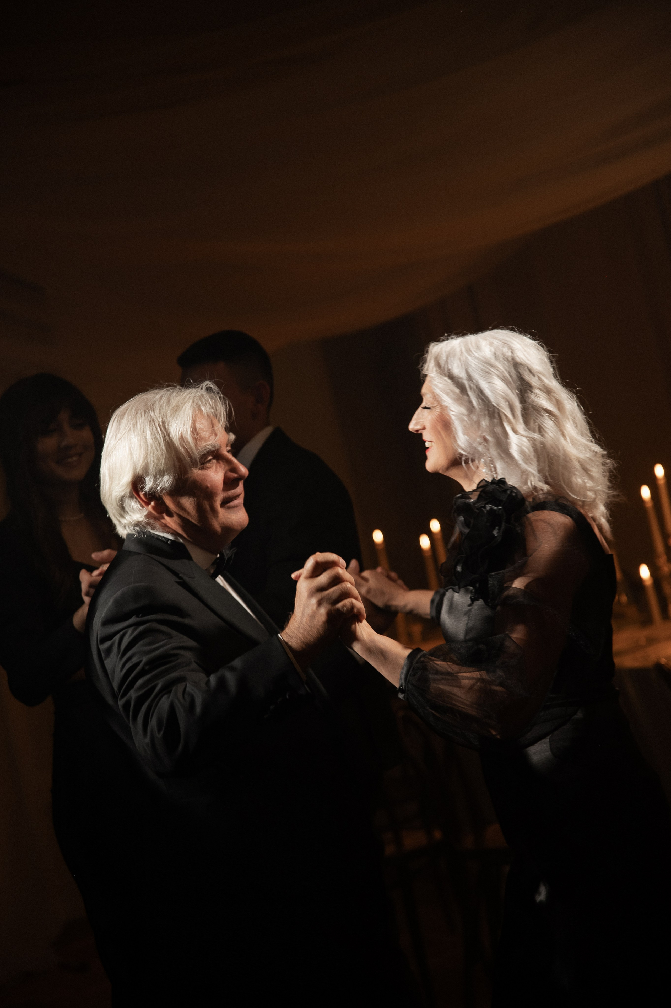 Камерный свадебный ужин при свечах в старинном особняке в фотостудии 21. Kult. Ярослава Ерина — свадебный фотограф в Москве