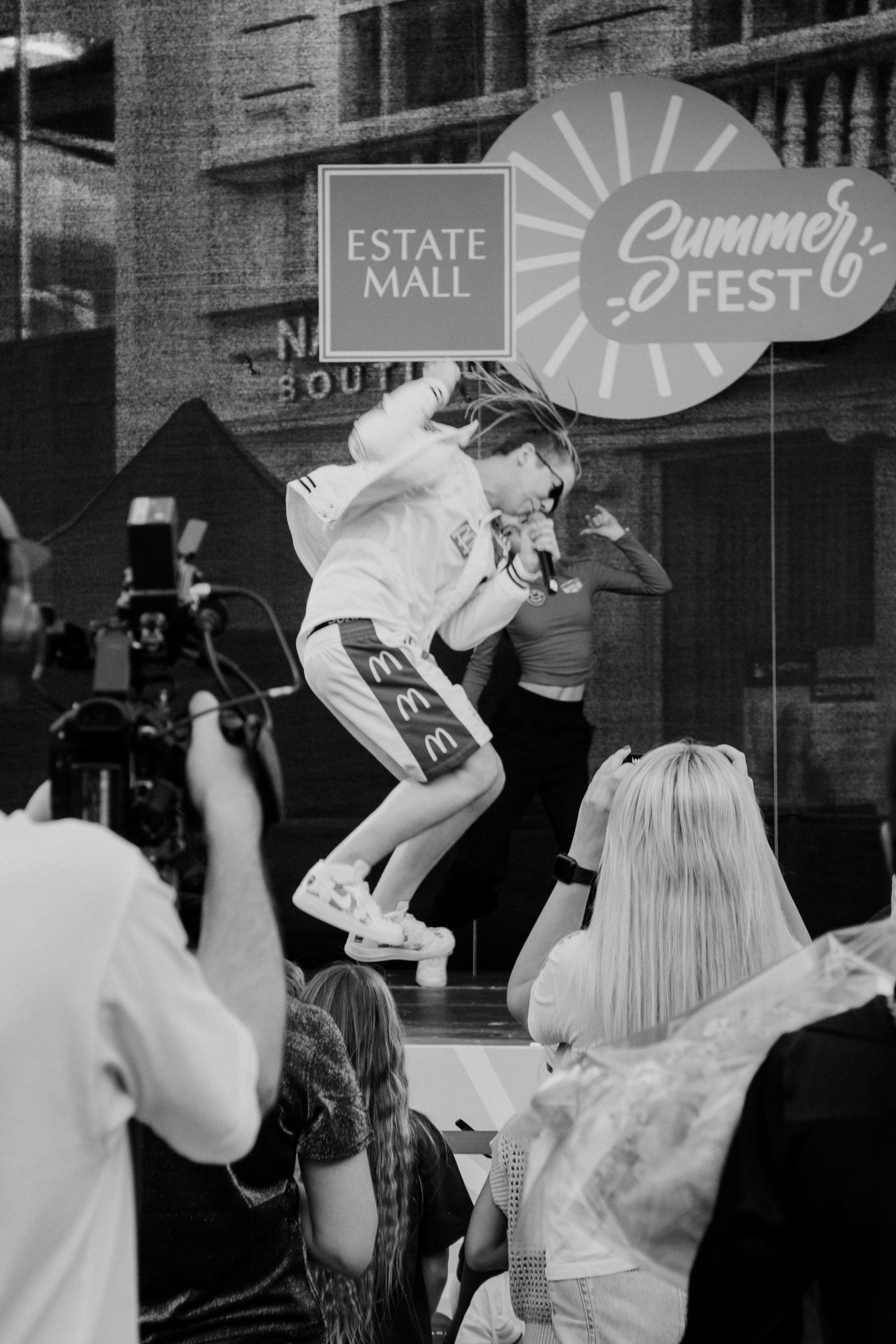 EstateMall SUMMER FEST. Бэкстейдж и репортажный фотограф в Москве Артем Онацко