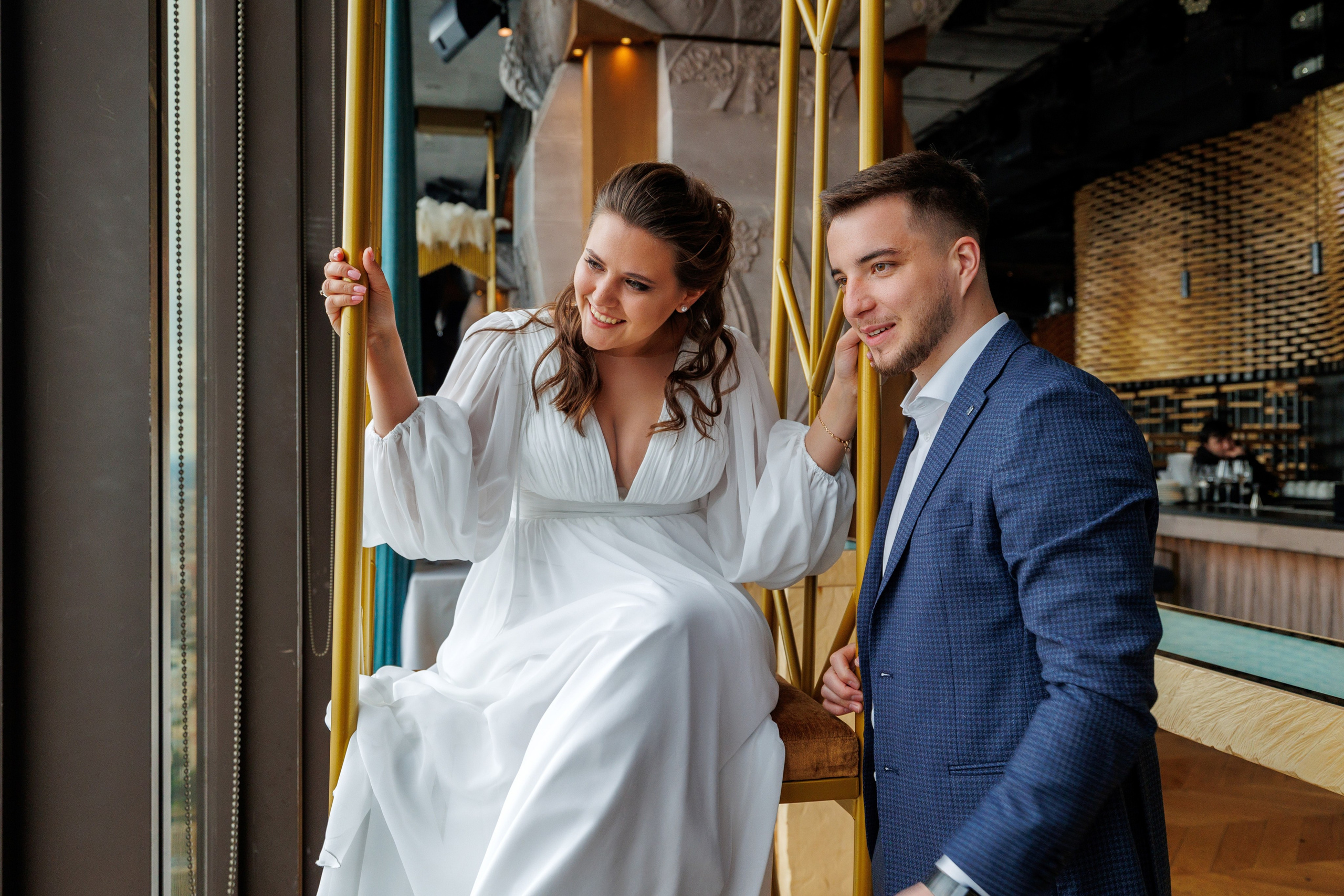 Фотограф на регистрацию в ЗАГС Москва Сити Birds Башня ОКО. Примеры фото, отзывы молодоженов и заявка на регистрацию через официальный сайт.