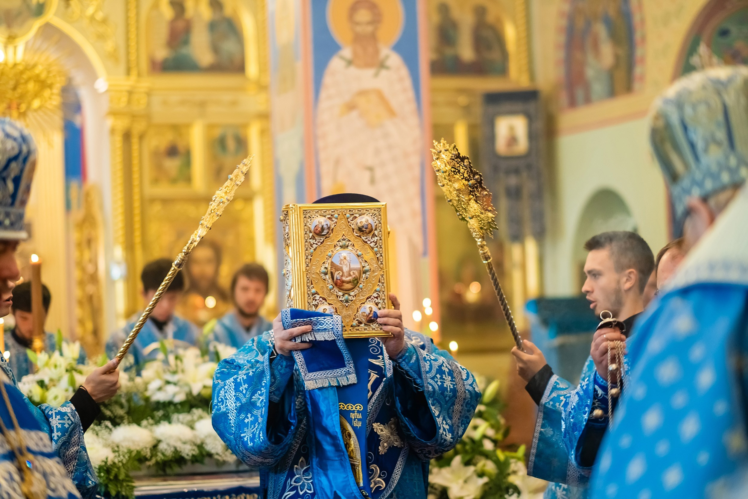 православная служба репортаж набережная берег Енисея посёлок Удачный Свято Успенский мужской монастырь церковь храм Красноярск профессиональный фотограф что посмотреть где побывать достопримечательность индивидуальная экскурсия авторский фото тур гид по Красноярску трансфер на автомобиле заказать цена стоимость описание услуг для туристов