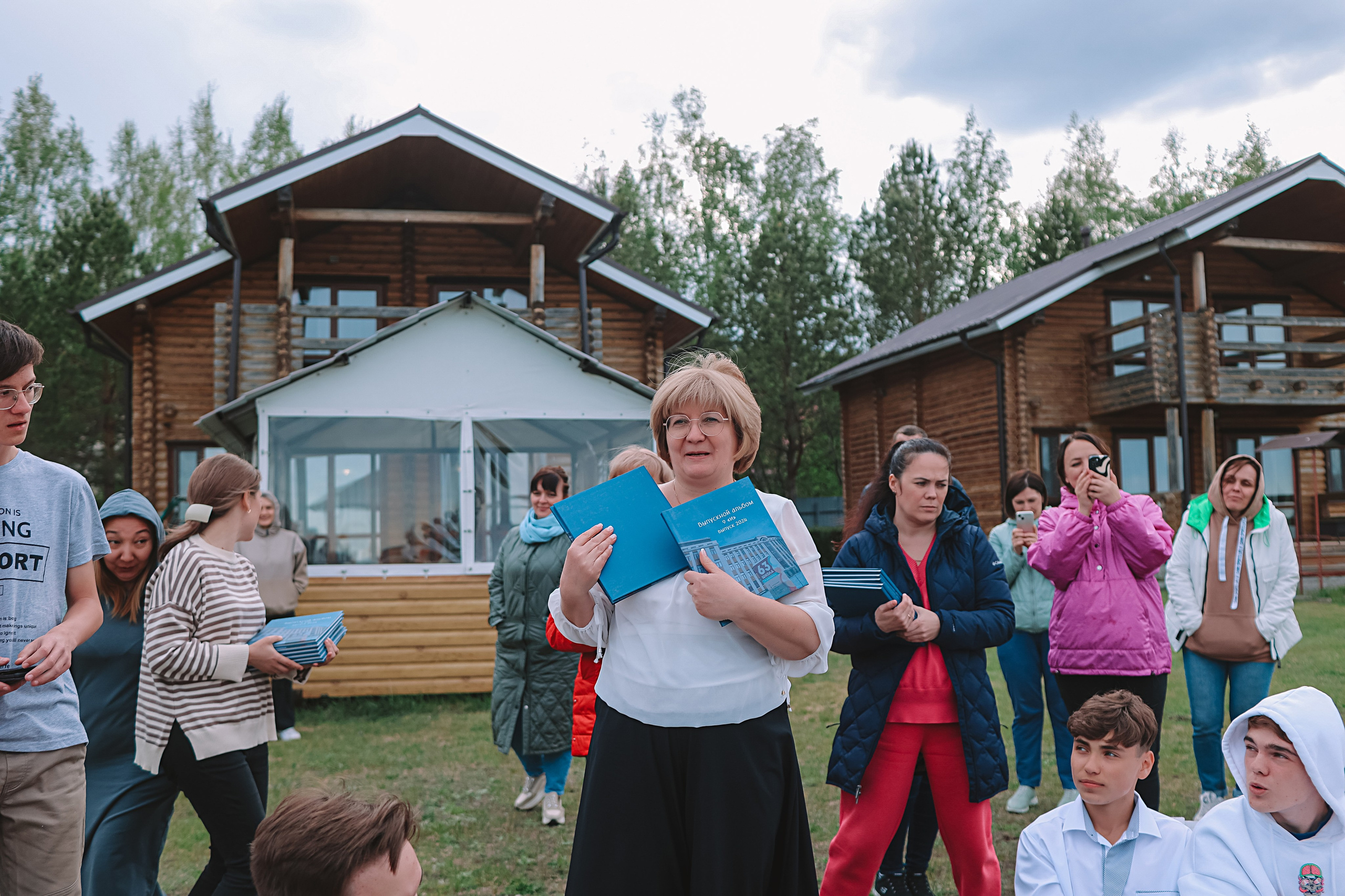 Последний звонок. Семейный фотограф Тюмень, фотограф на роды Салмина Мария