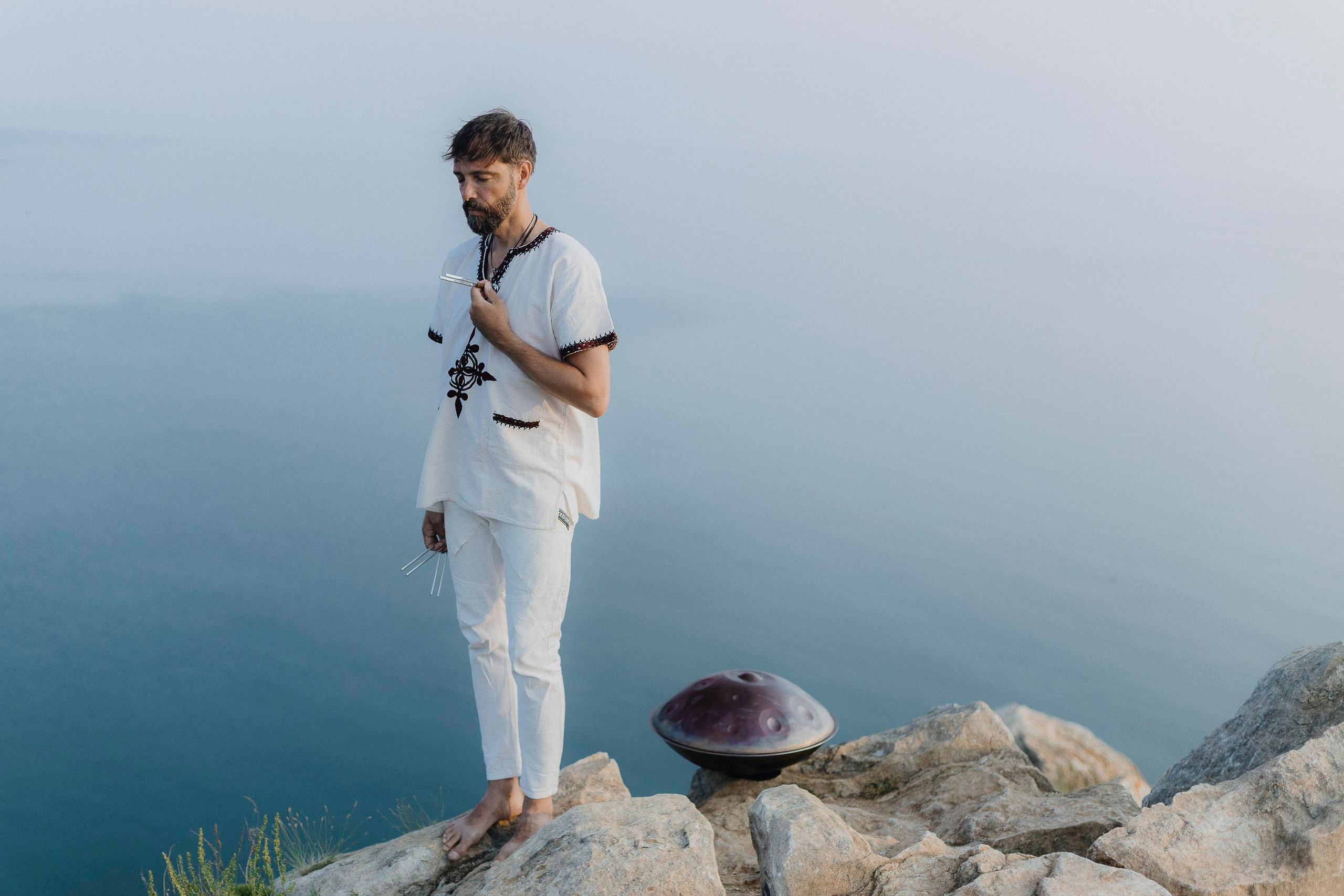 Контентная съемка для саундхиллера, Хужир. Фотограф Ольхон/ Индия, Регина