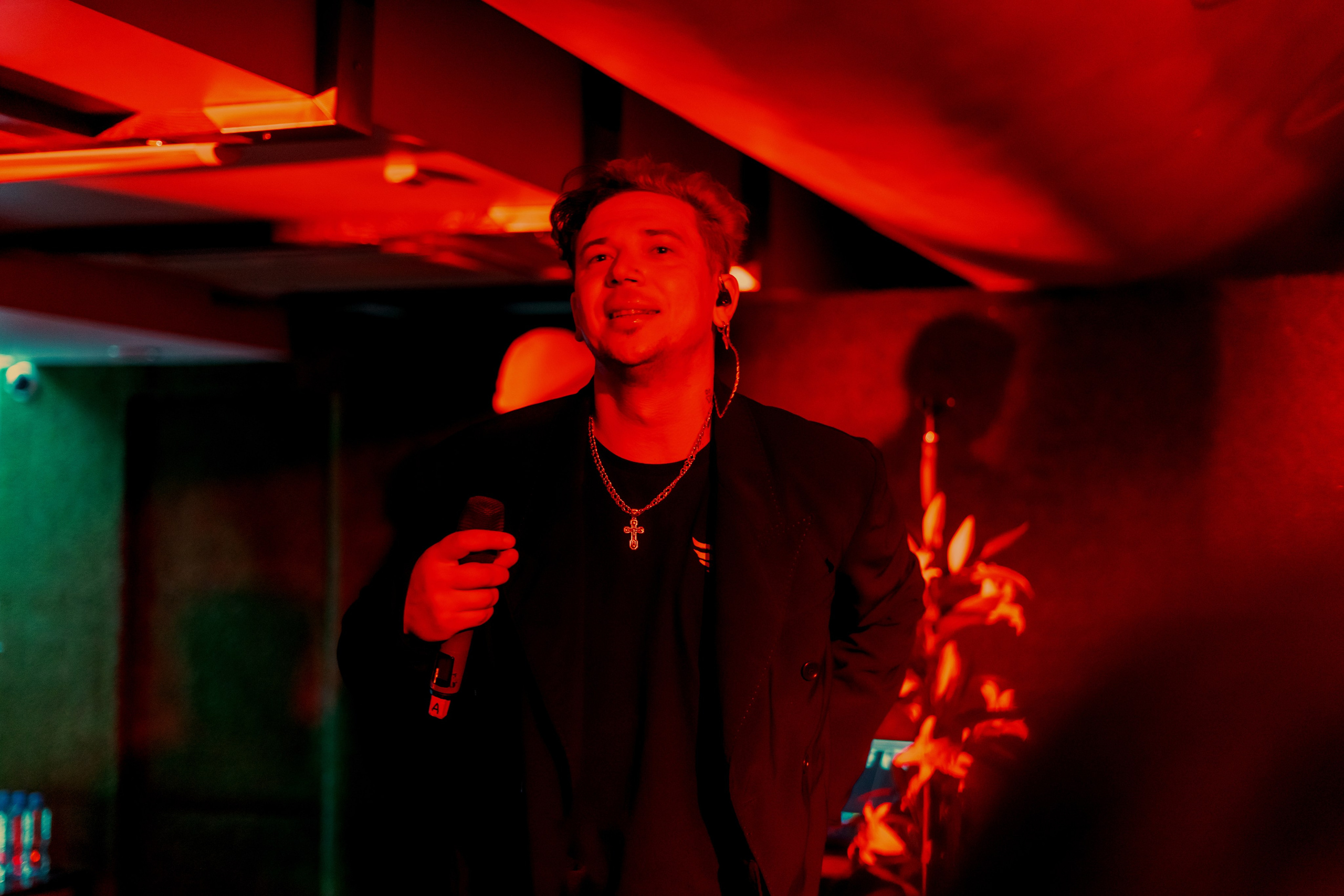 Playingtheangel. Уфа. Маленький зал, красный свет, мощный звук. Фотограф Гильмутдинов Руслан