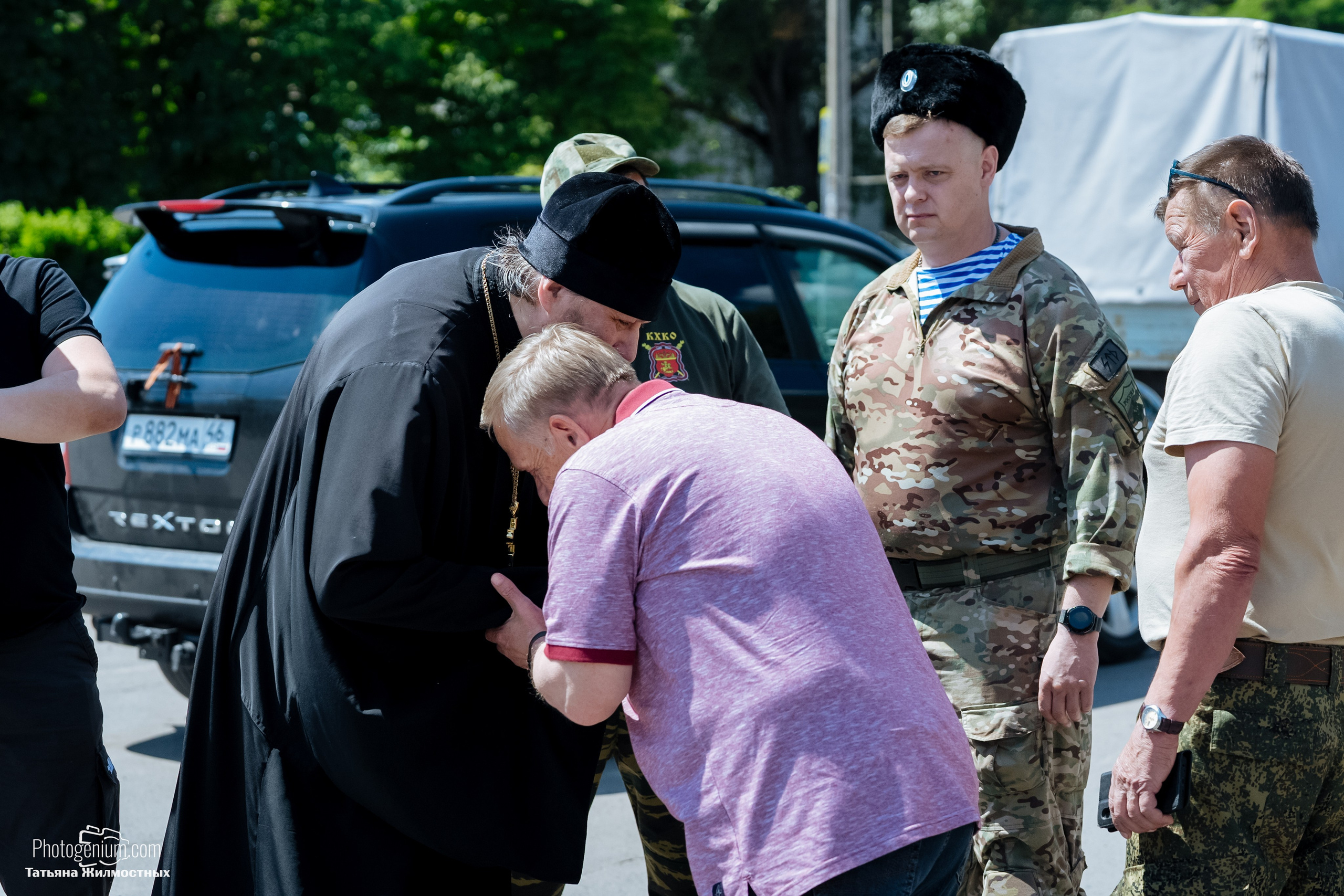 8 июня «Патриоты из Курска» сбор гуманитарной помощи у кинотеатра «Родина». Фотограф Нижний Новгород Татьяна Кейод