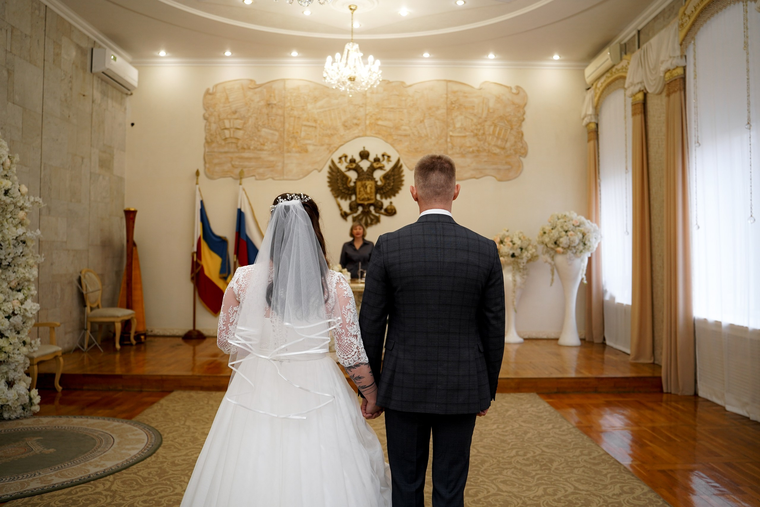 Свадебная фотосессия в Кировском ЗАГСе в Ростове-на-Дону. Фотограф Алёна Чёботова. Свадебный фотограф в Ростове-на-Дону. Таинство Крещения и Венчания, семейные фотосессии. Алёна Чёботова