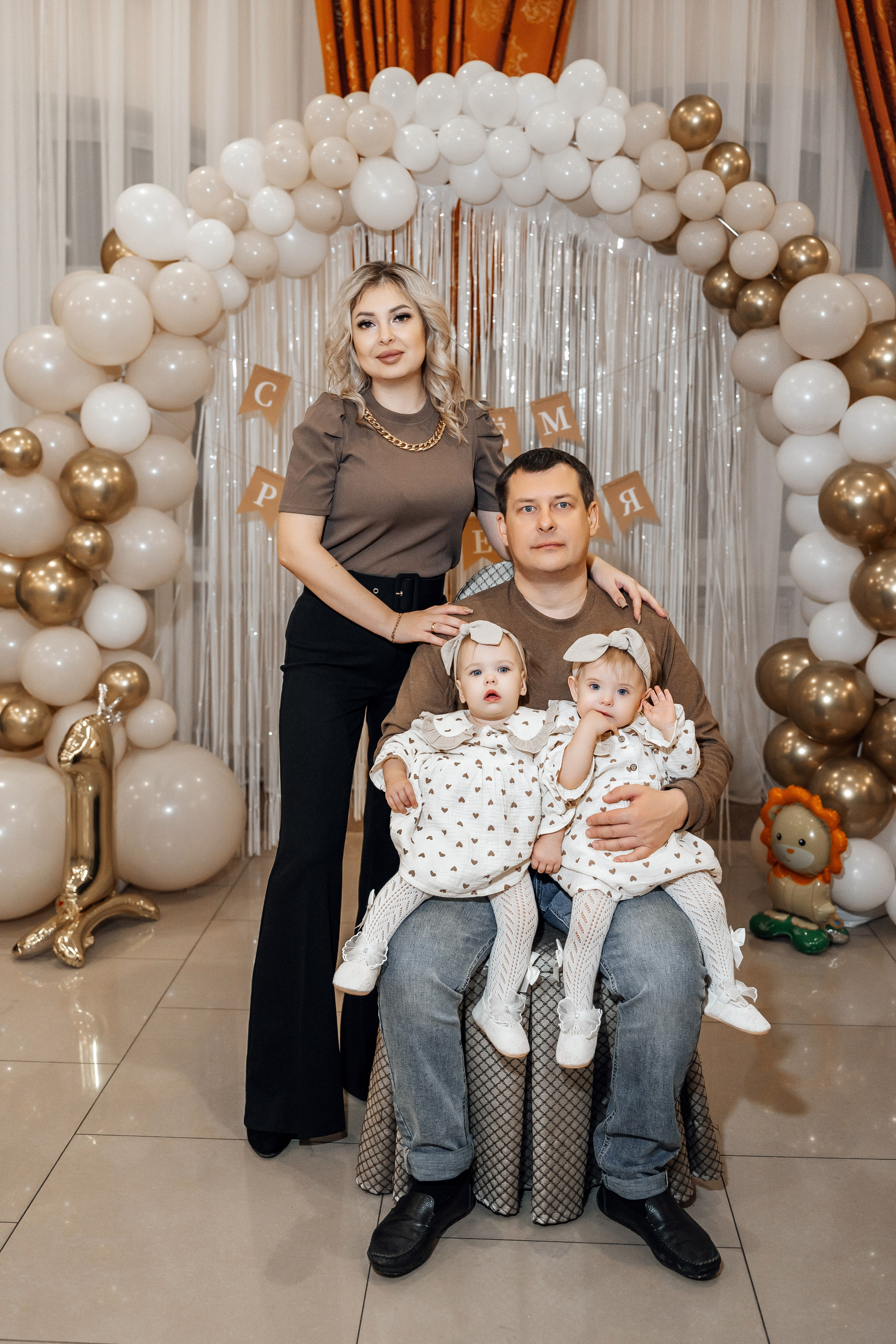 Александра и Виктория 1 годик. Семейный фотограф в Белгороде Амелина Алина