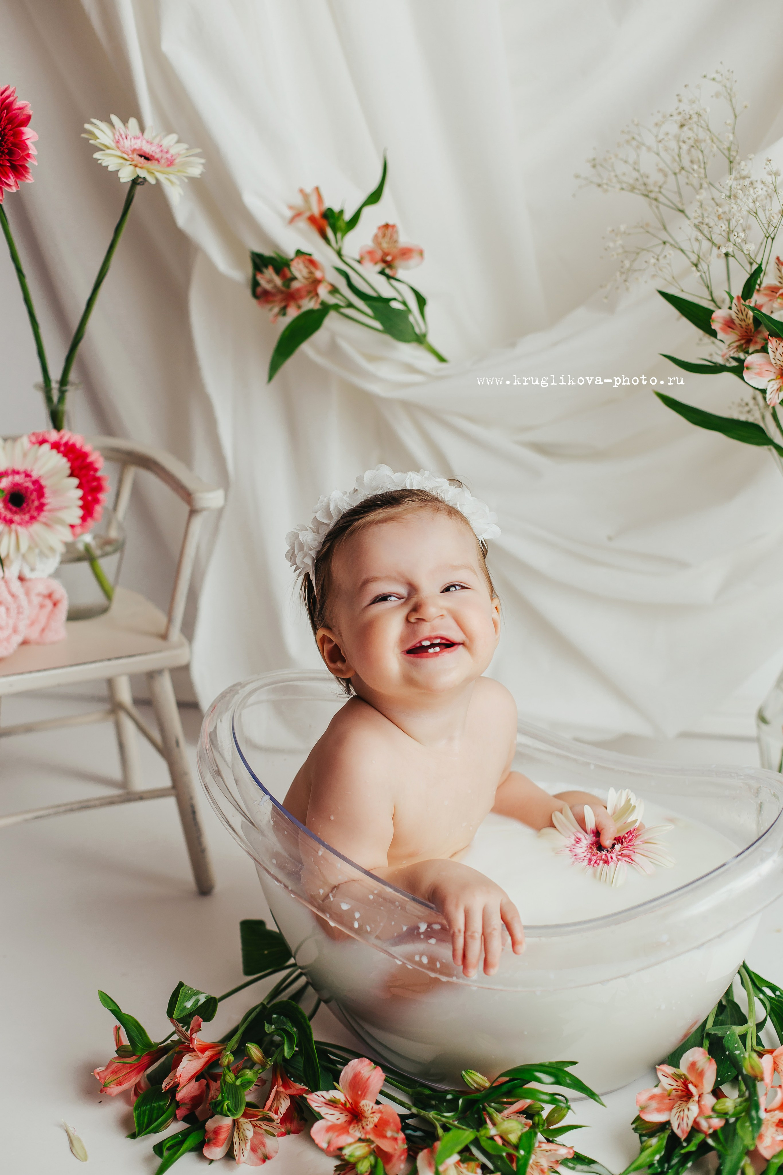Фотосессия на годик, купание в молочной ванночке в Сергиевом Посаде