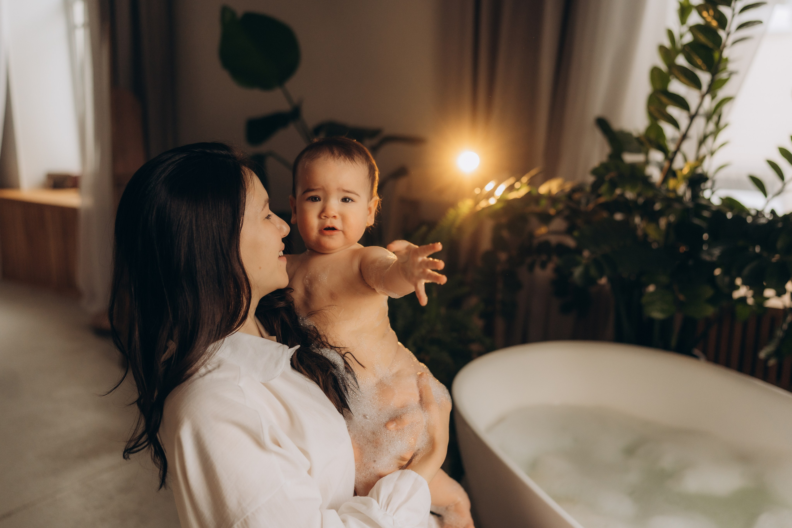 Мама с дочкой, банные процедуры. Семейный фотограф в Казани