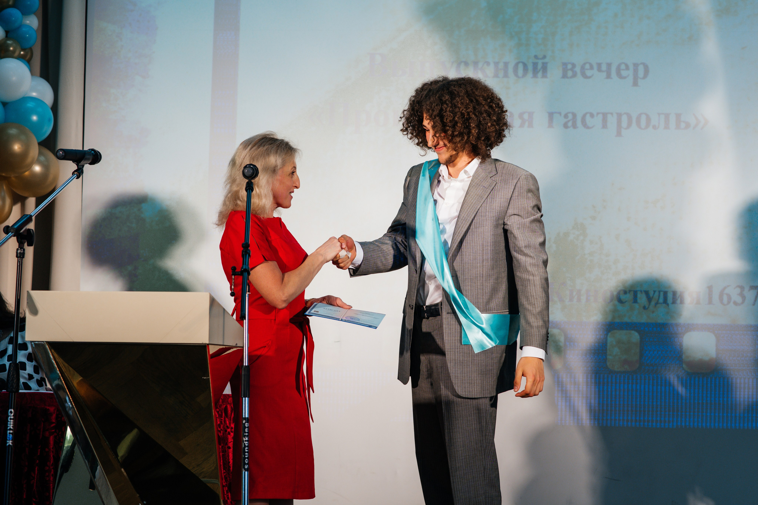 Вручение аттестатов. Выпускные альбомы в Подольске Москве и МО