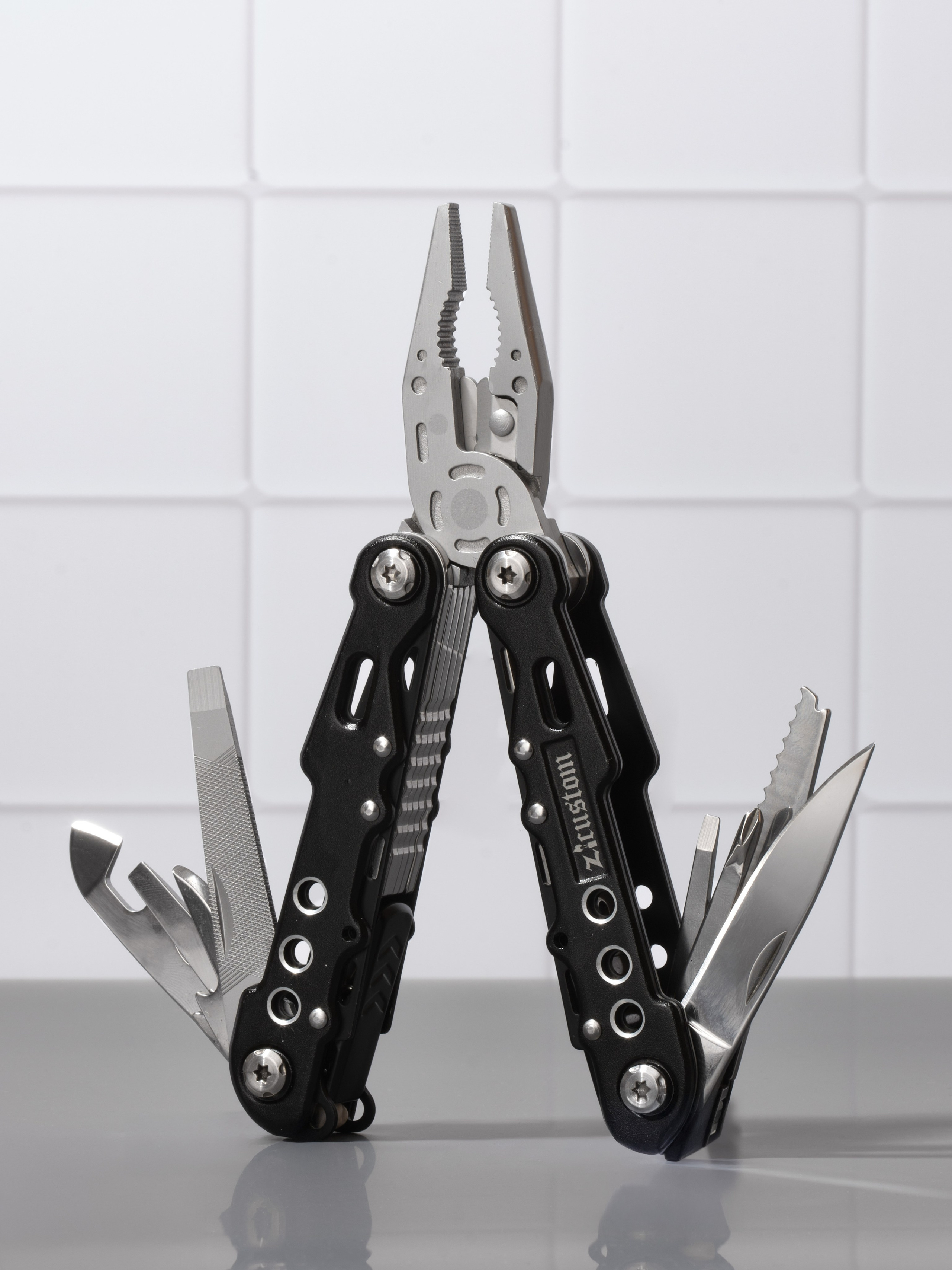 Ножи, мультитулы. Предметный фотограф в Нижнем Новгороде Аладышкина Анастасия