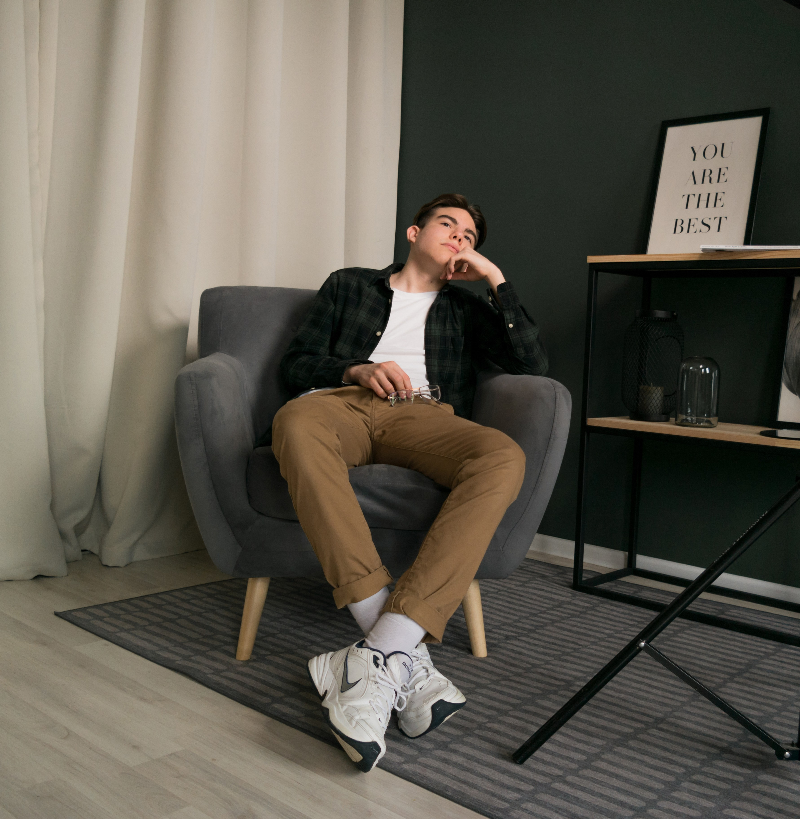 Фотосессии в Краснодаре для специалистов, коучей, экспертов. AI Фотограф Краснодар: мужские и женские фотосессии, стилизация съемки. Нейро-фотосессии онлайн