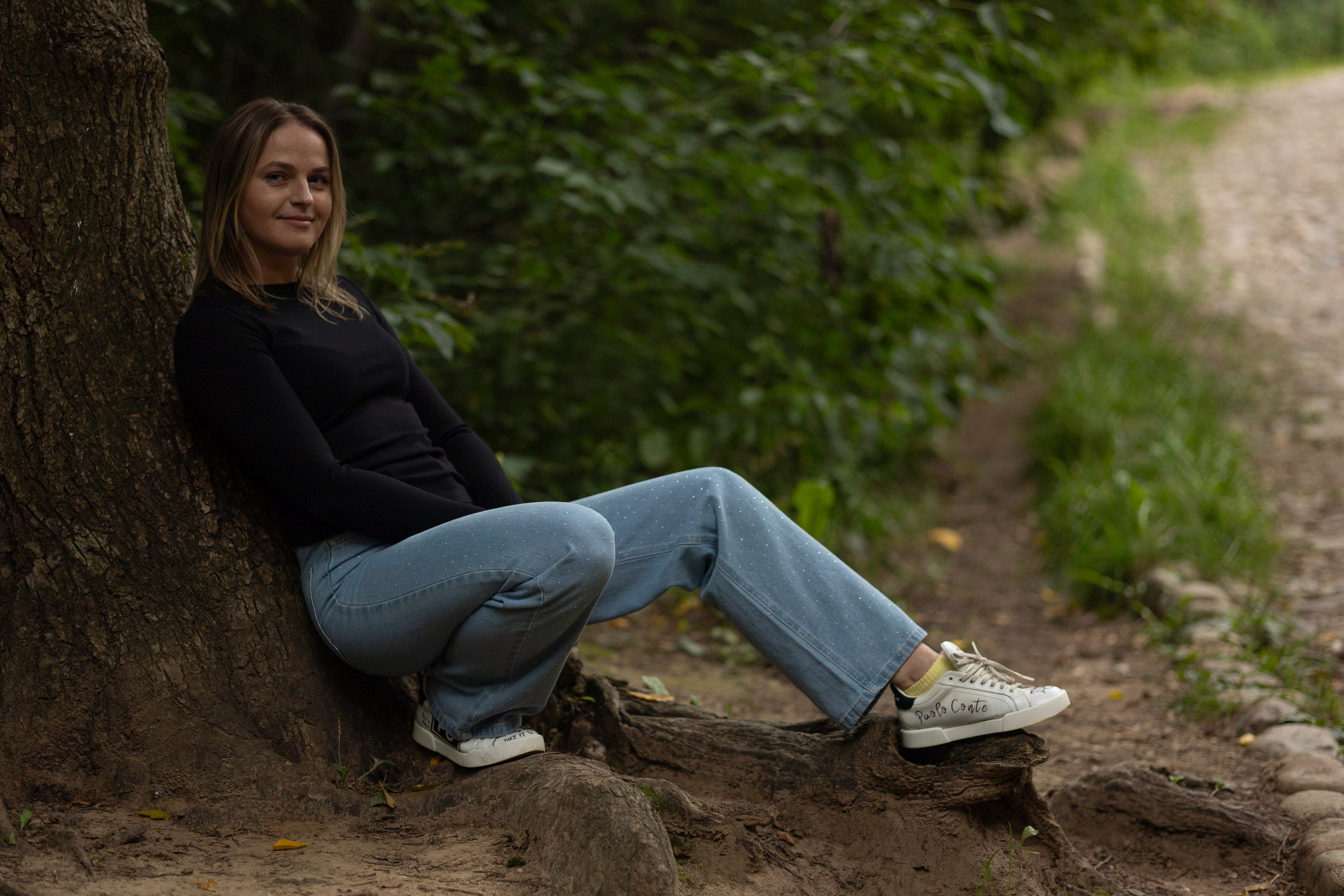 Фотография с огромным деревом 