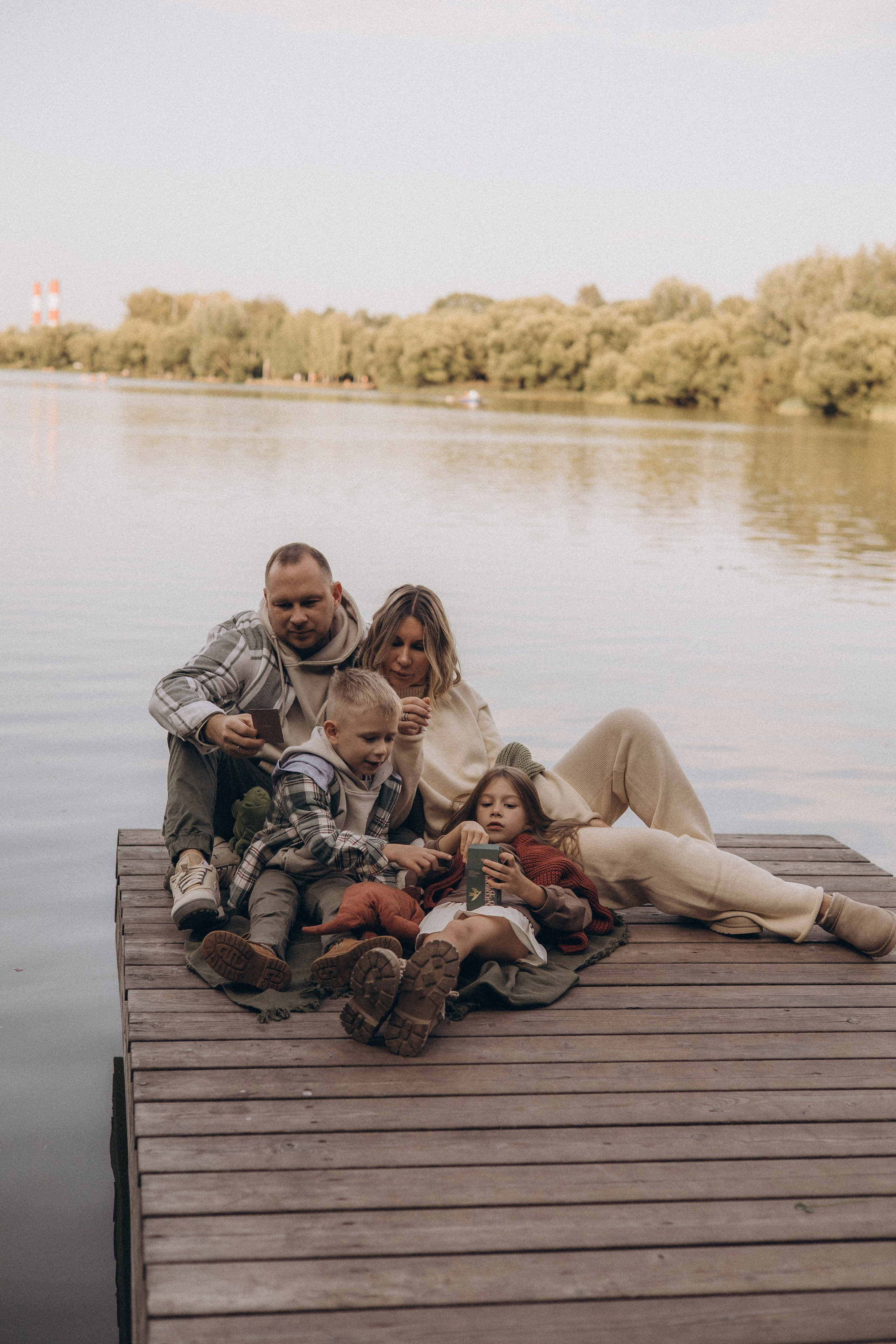Семейная прогулка осенью. Семейный фотограф в Москве Аникина Наталья