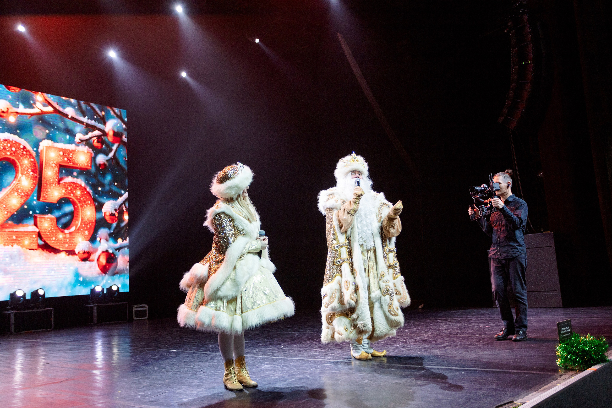 РЕПОРТАЖ: НОВЫЙ ГОД В ДК МЕТАЛЛУРГ. Профессиональный фотограф в Ижевске Леша Петров