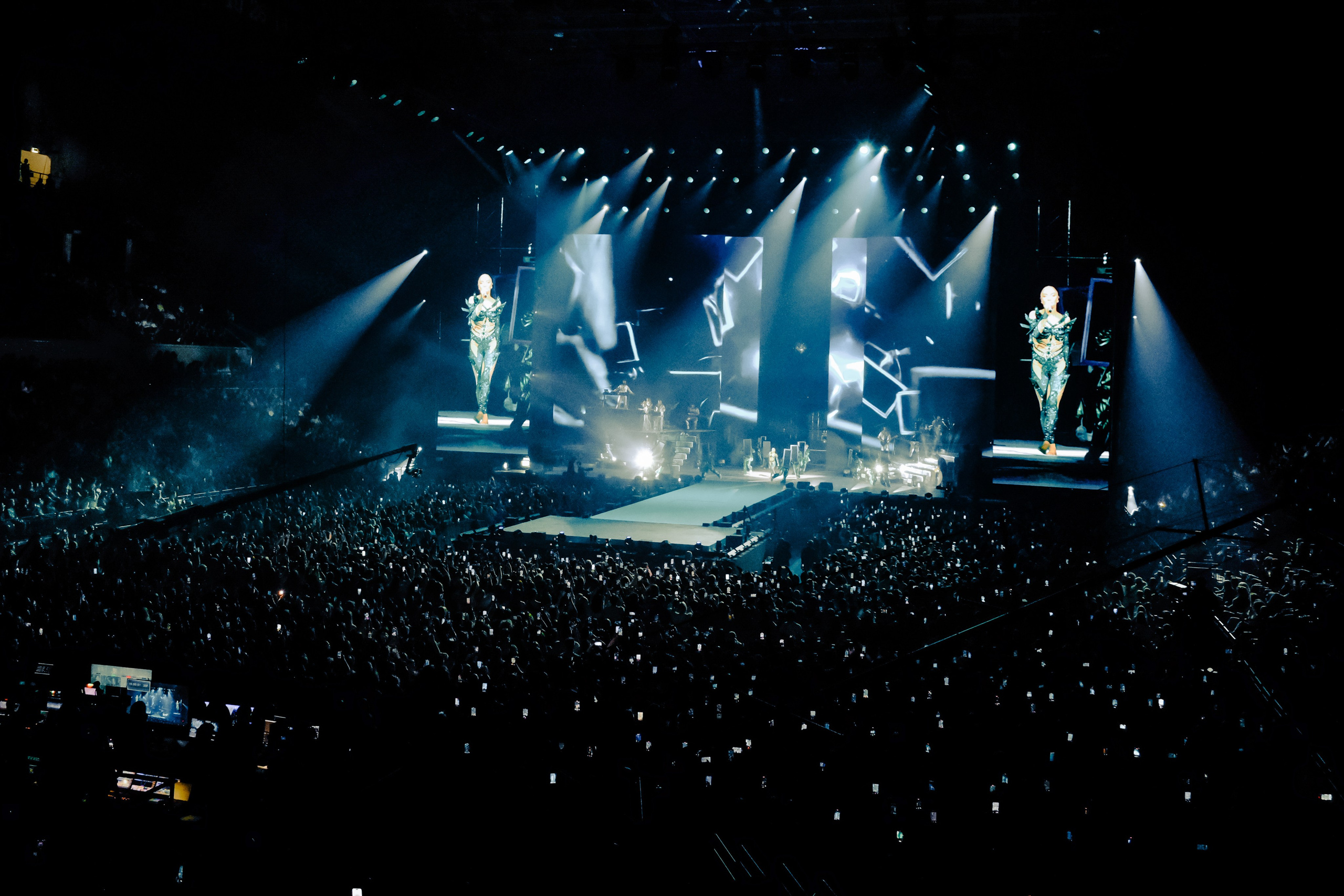 MARI KRAIMBRERI В ВТБ АРЕНЕ 18.10.25. Концертный и репортажный фотограф в Москве и Санкт-Петербурге Мария