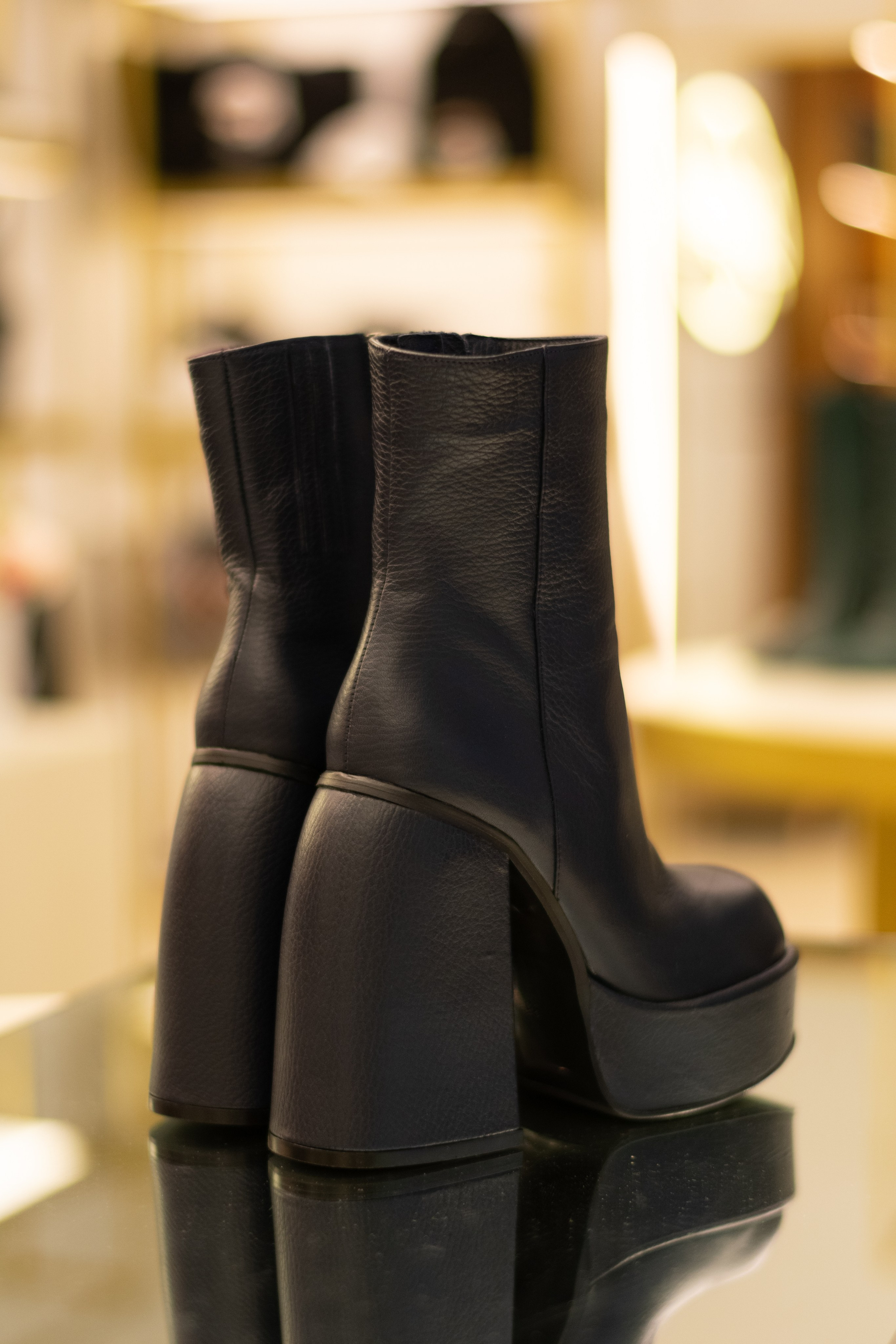 Для организаций. Предметная фотосессия для обувного магазина Capsula. Фотограф/видеограф Богдан Голованов