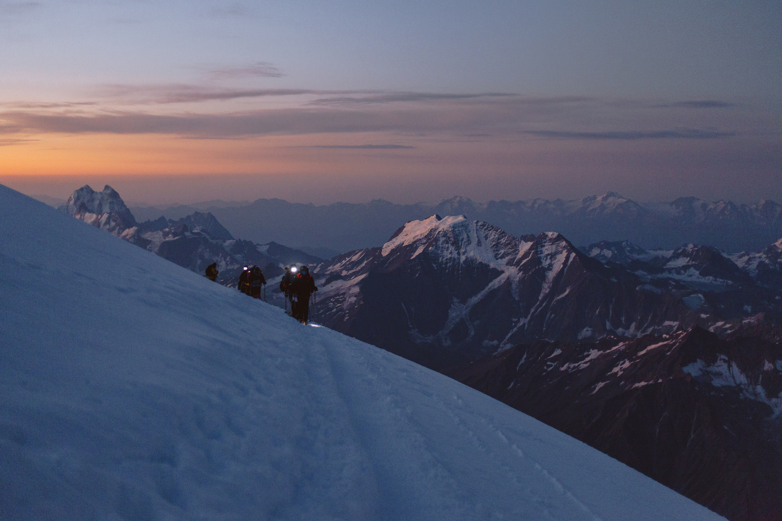 Две вершины Эльбруса. Штурм. Уникальные экспедиции — LUCKY CLAN