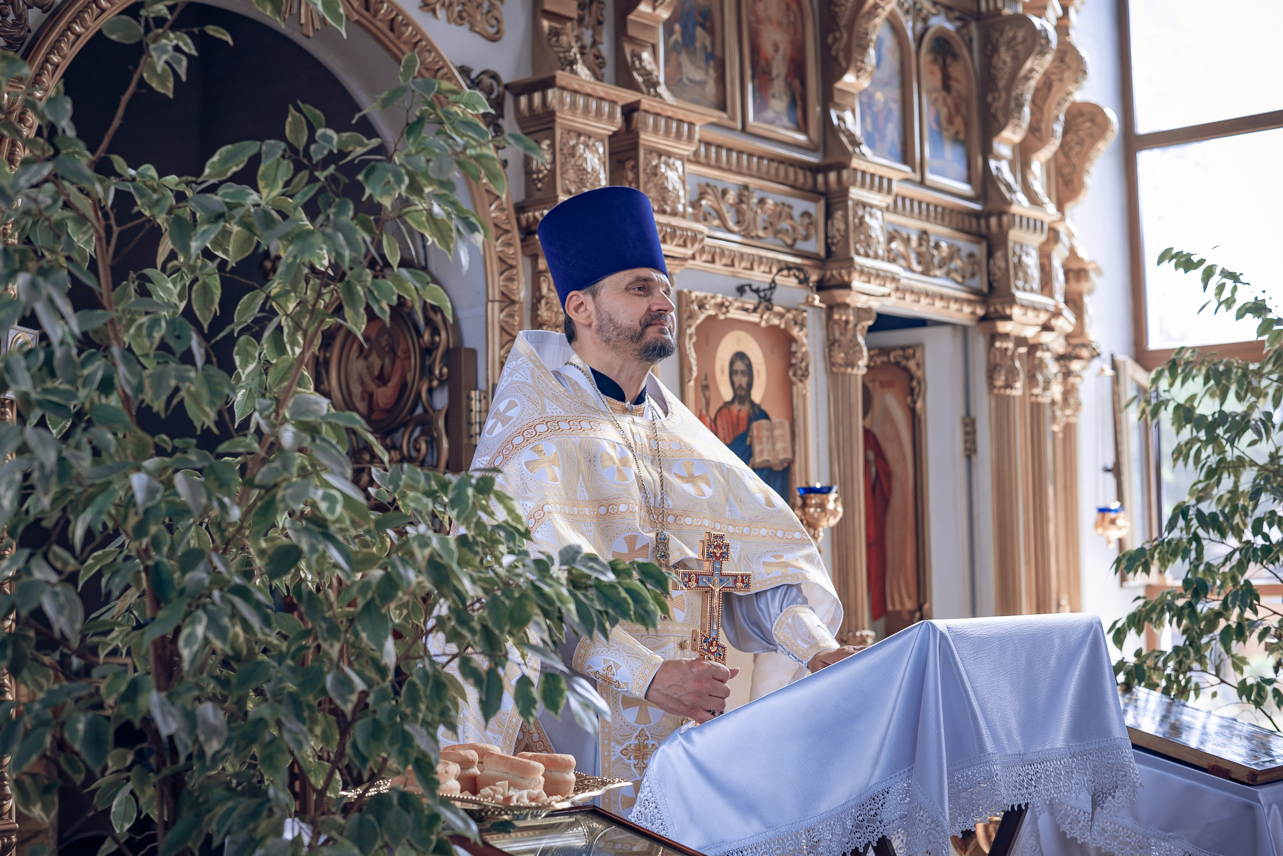 Воскресная служба в Рождественско-Николаевском храме. Фотографы крещения/венчания  Красноярск Татьяна и Вячеслав Переваловы