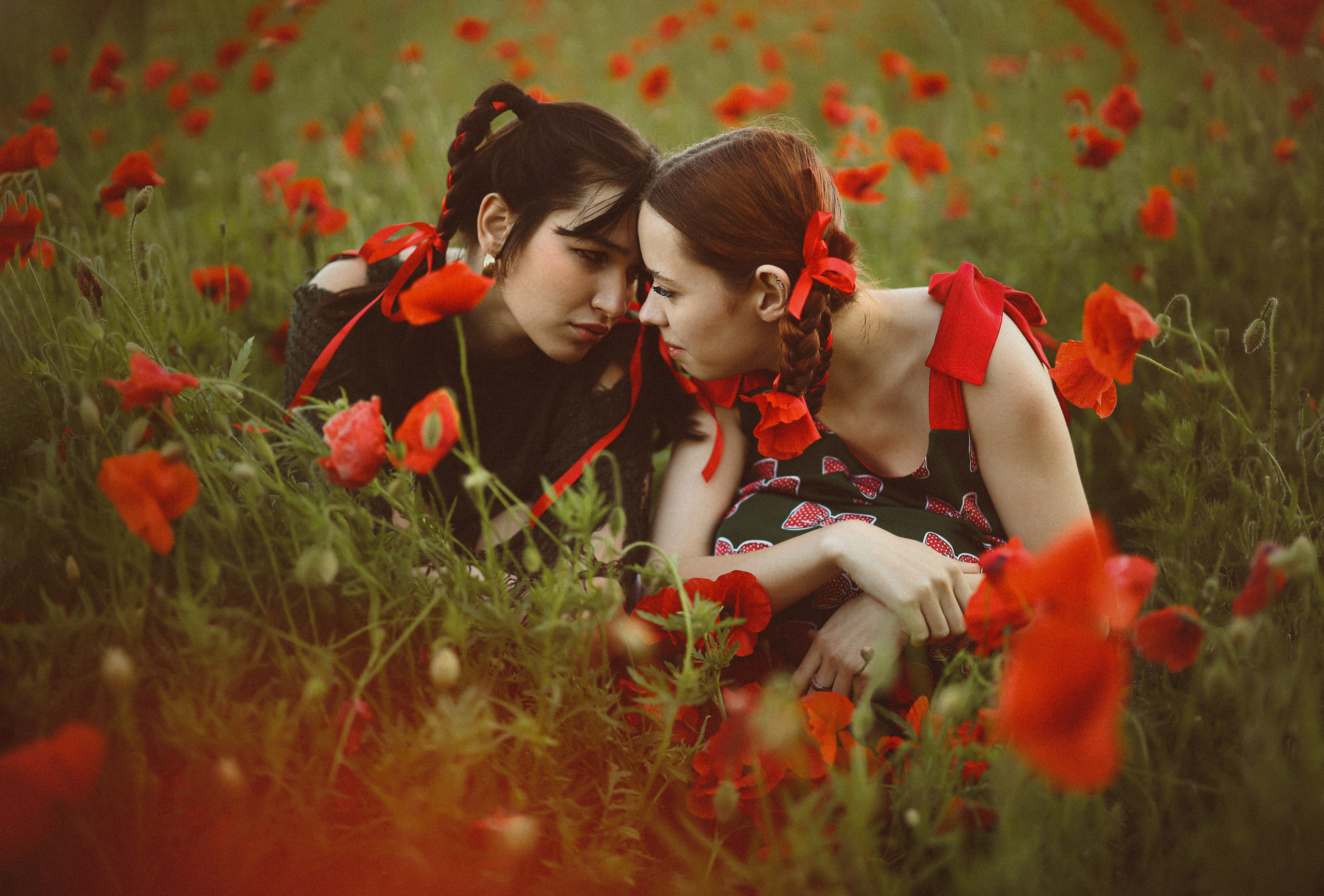Фотосессия девочек в поле маков. Свадебный и семейный фотограф в Абхазии Жанна Соснина