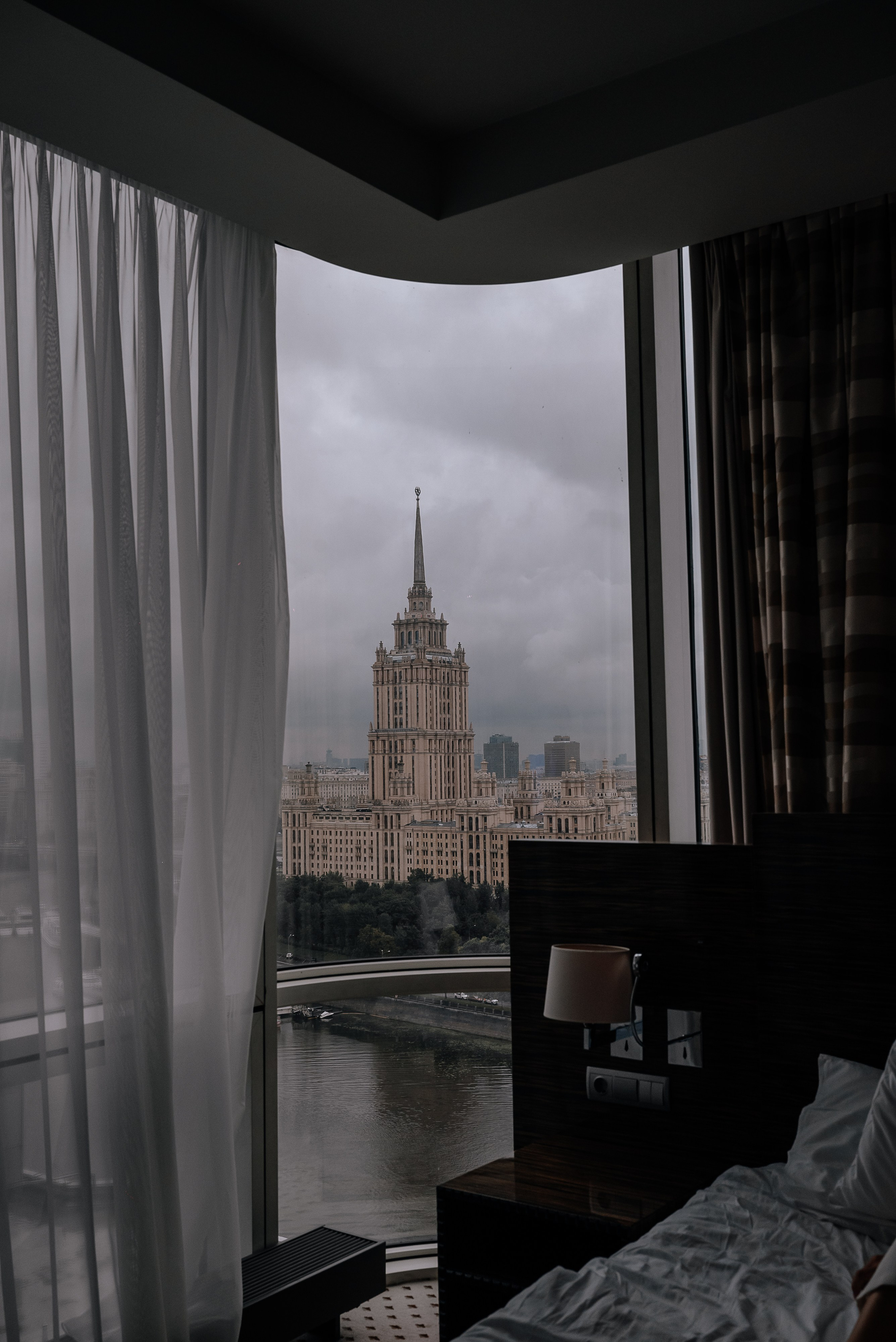 Отель с красивым видом Crown Plaza 