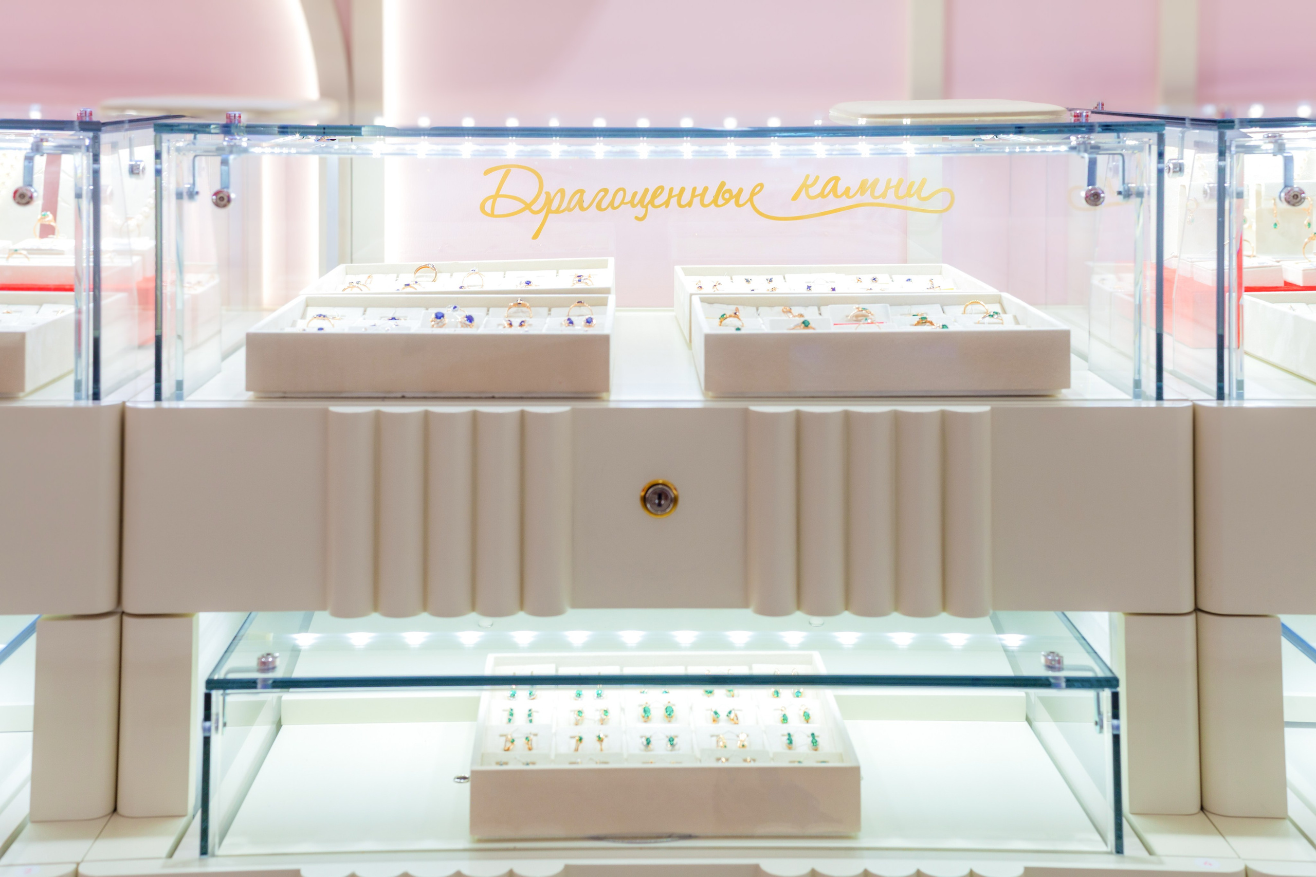 Фотосъёмка ювелирного салона «585 GOLD» для дизайн-агентства RETAILAB. Илья Михачёв Фотограф ПРО людей