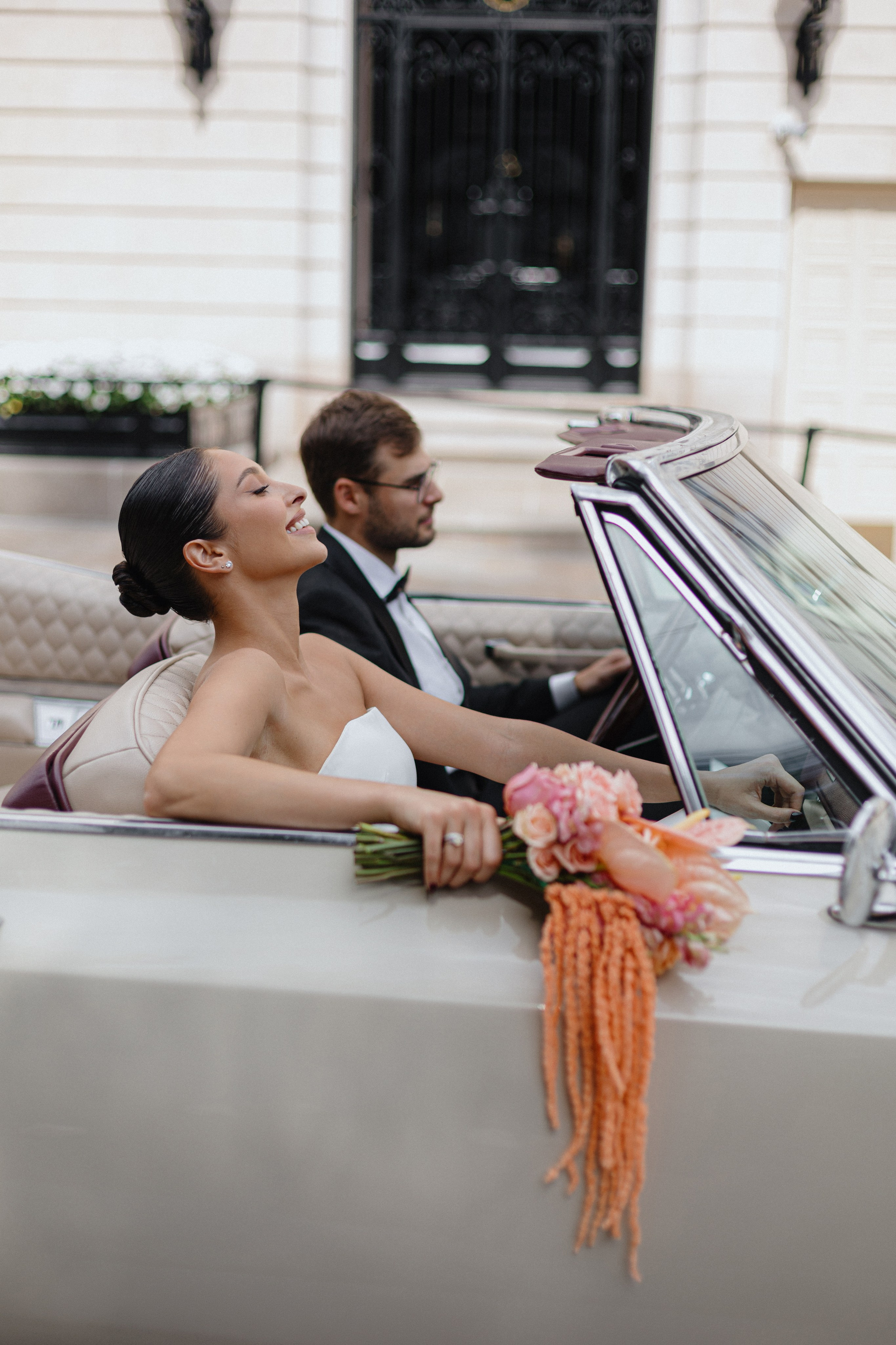 Фотосессия с кабриолетом в Москве свадебная. Свадебный фотограф Москва. Фотограф в Москве Валерия Рожкова
