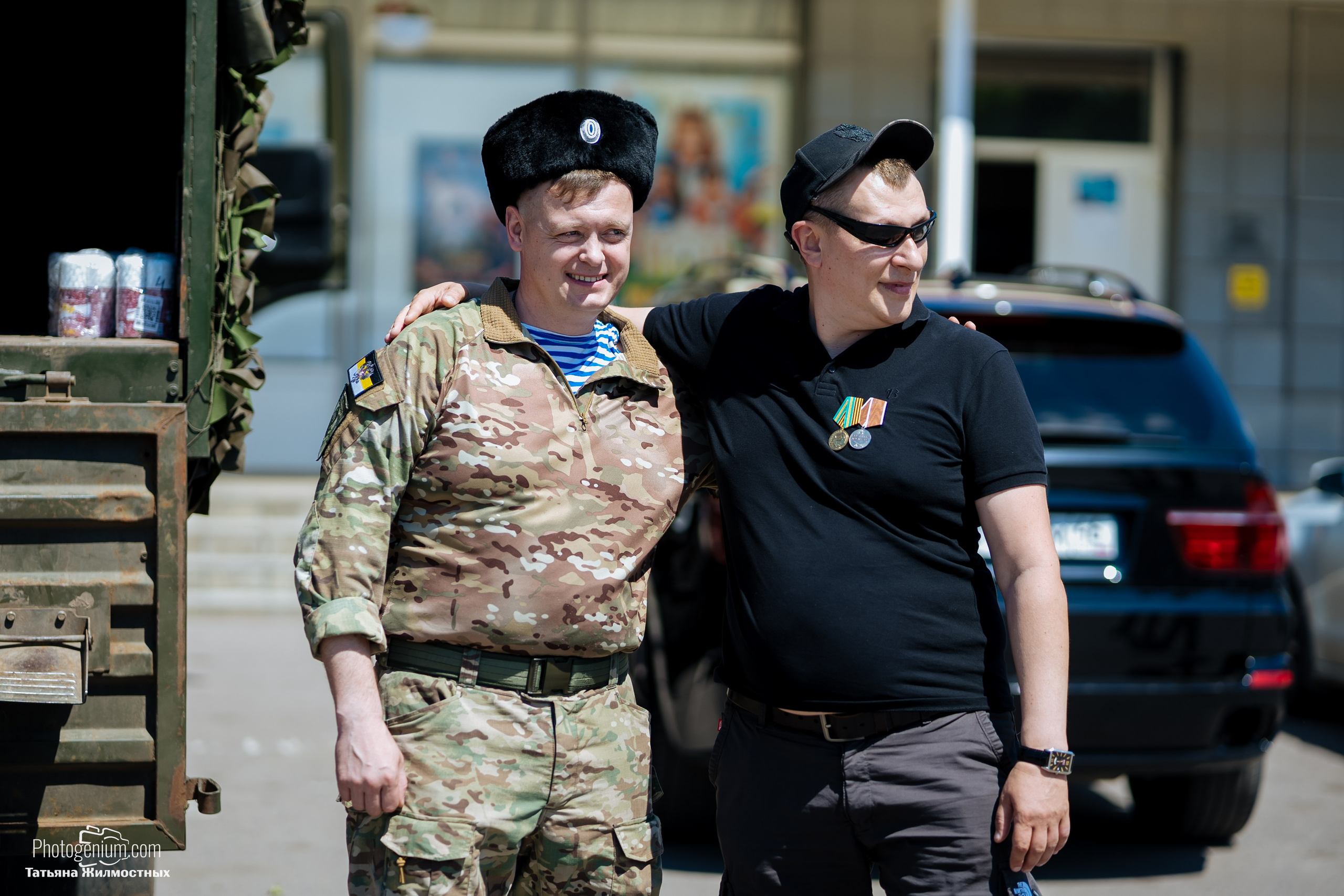 8 июня «Патриоты из Курска» сбор гуманитарной помощи у кинотеатра «Родина». Фотограф Нижний Новгород Татьяна Кейод