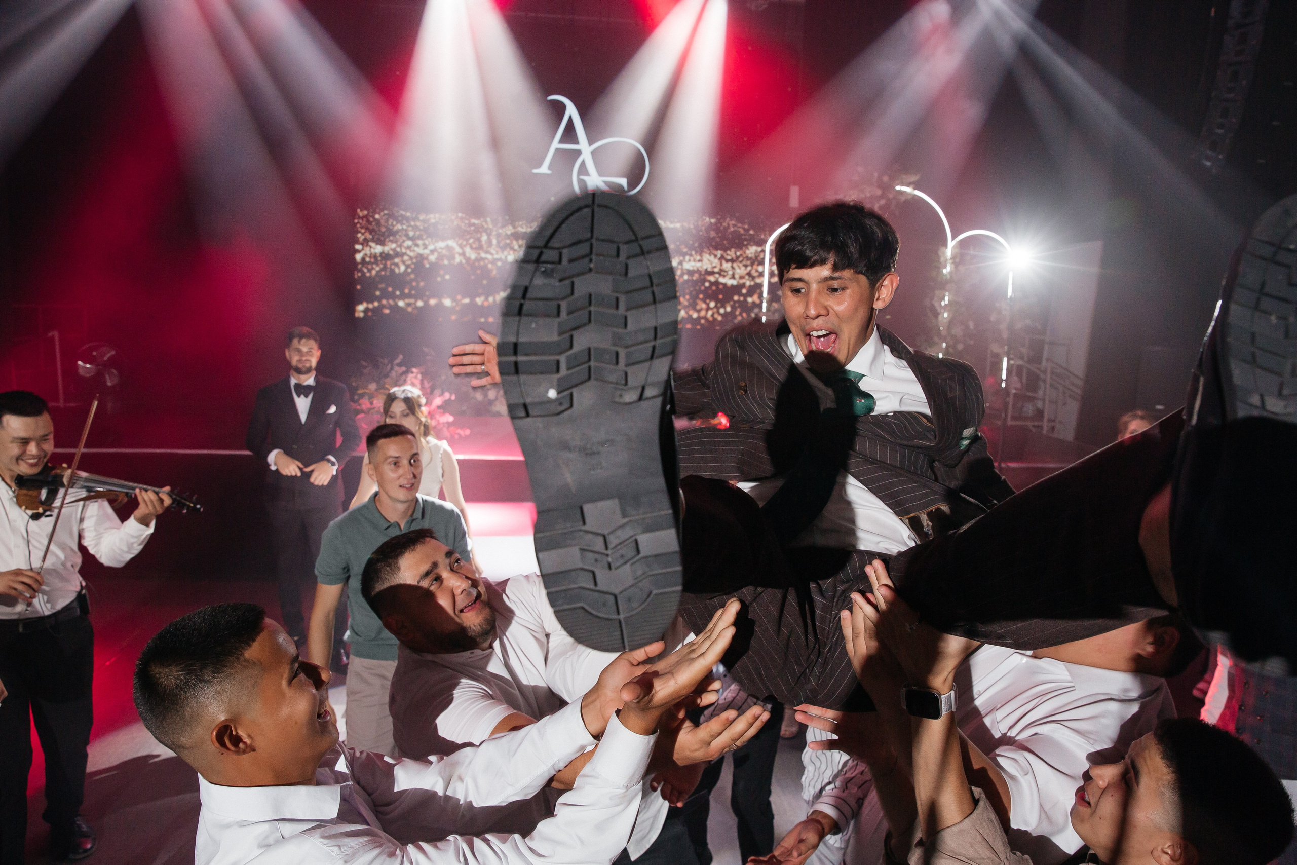 Уютная свадьба — Аскар и Катя на Марсовом поле. Свадебный фотограф в Оренбурге Илья Володьков