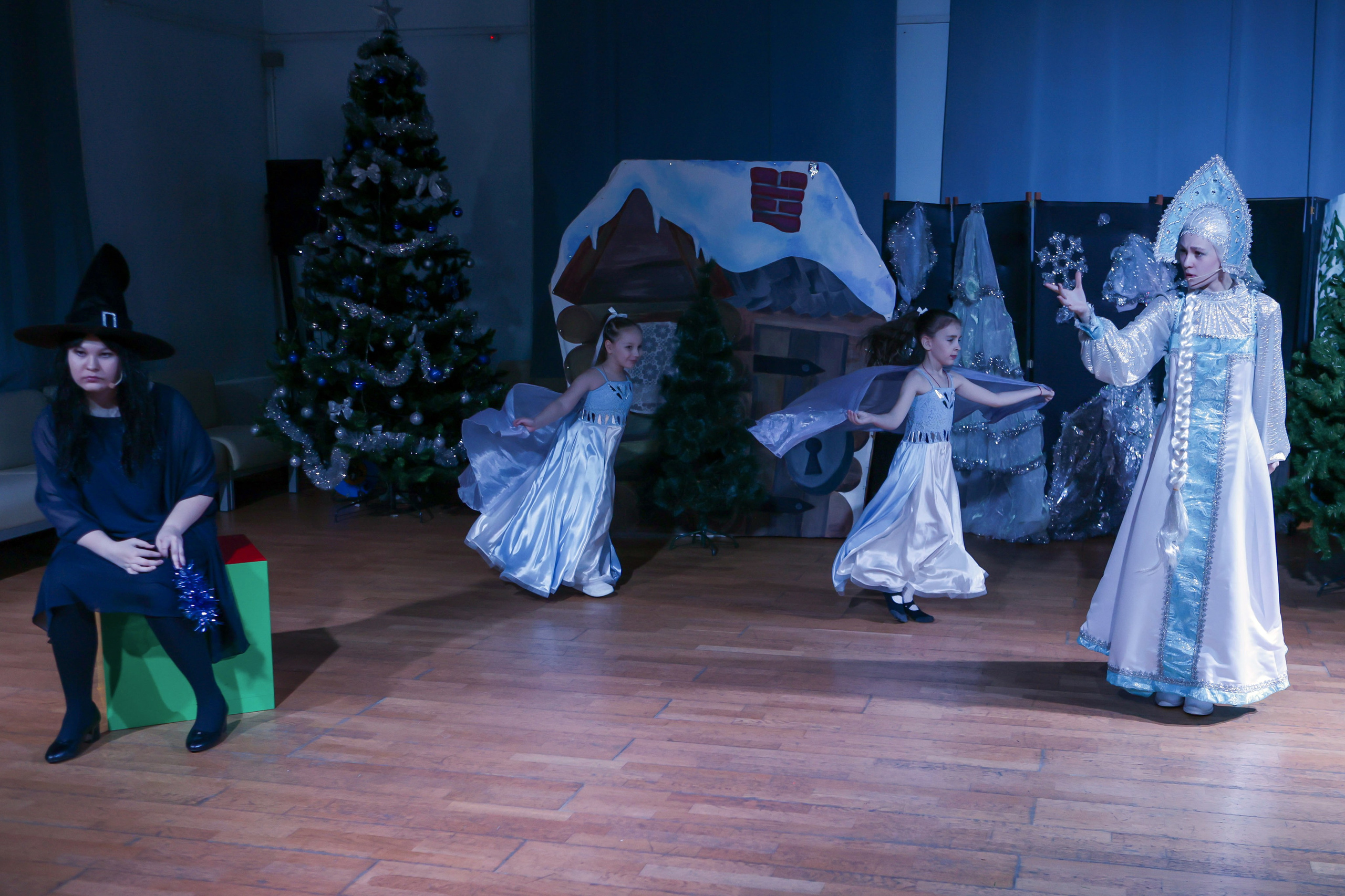 Новогодняя скачзка центр детского творчесва Подольск. Выпускные альбомы и школьный фотограф в Подольске, Троицке, Щербинке, Москве и Московской области