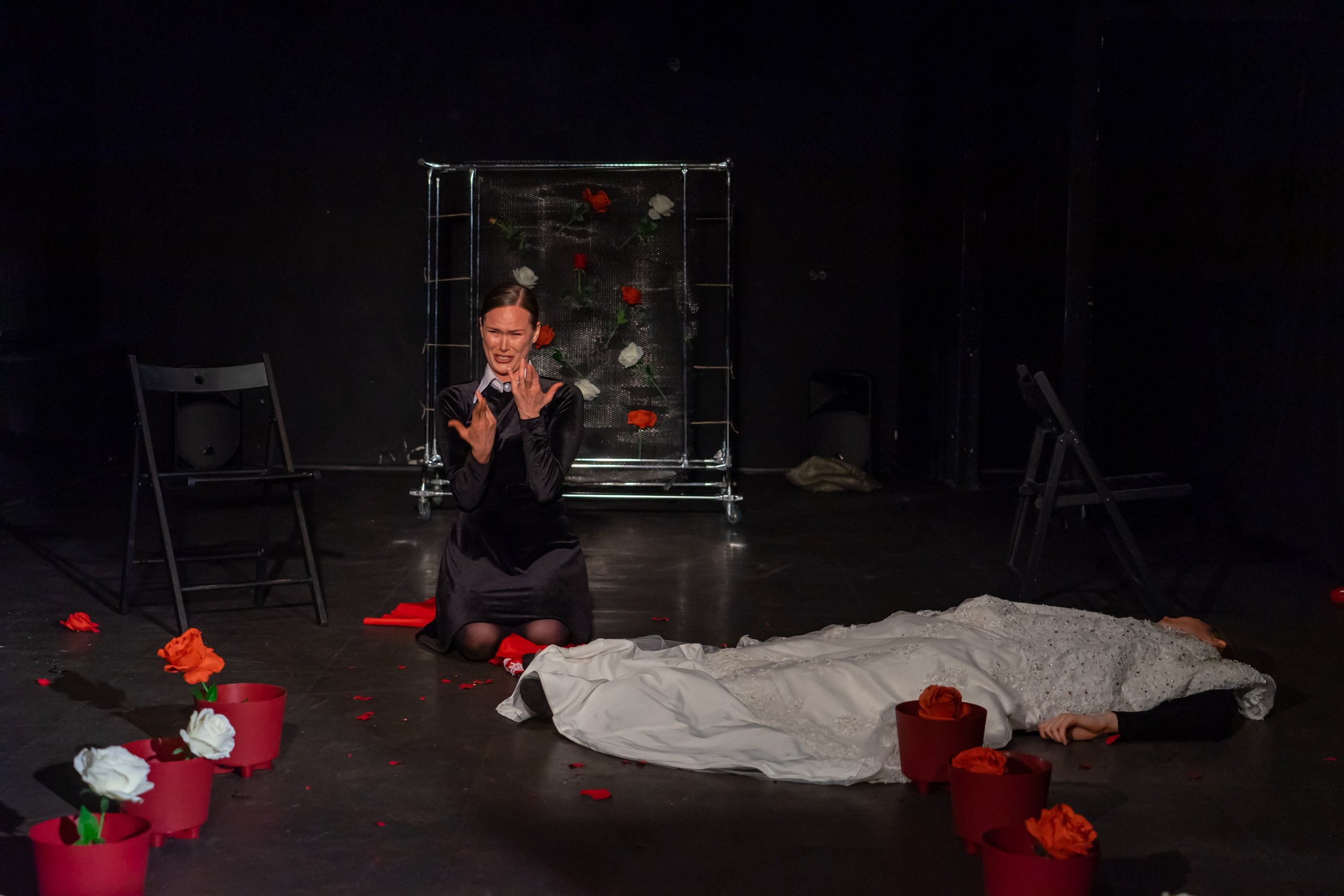 «Служанки». Фотограф Нинель Гюрсой, г. Москва