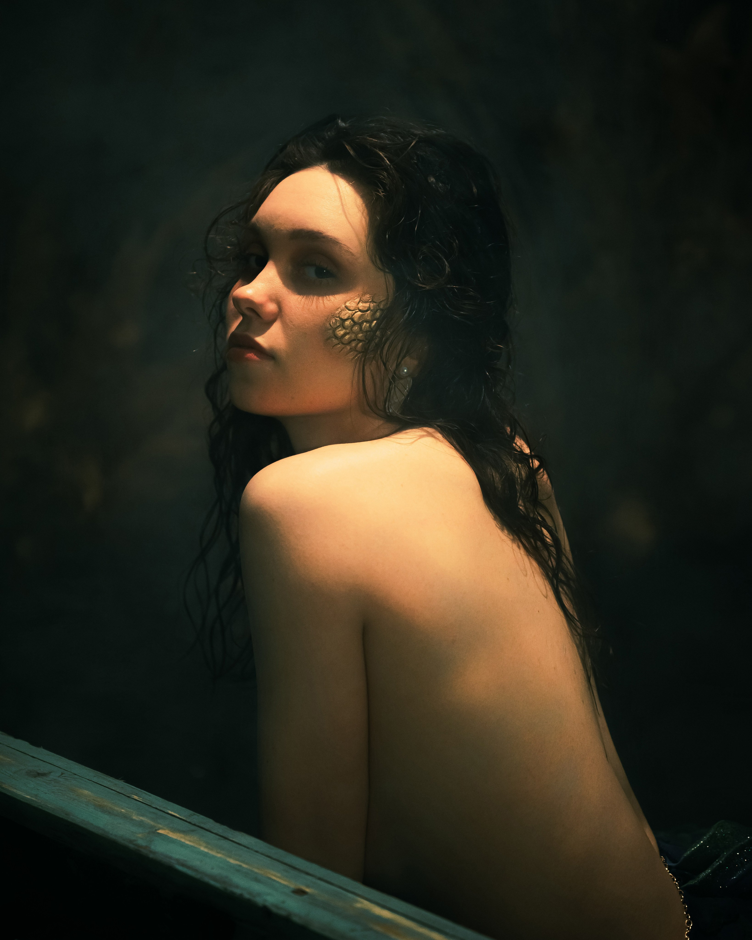 Мрачная фотосессия в образе русалки в фотостудии 2-й этаж в г. Кемерово