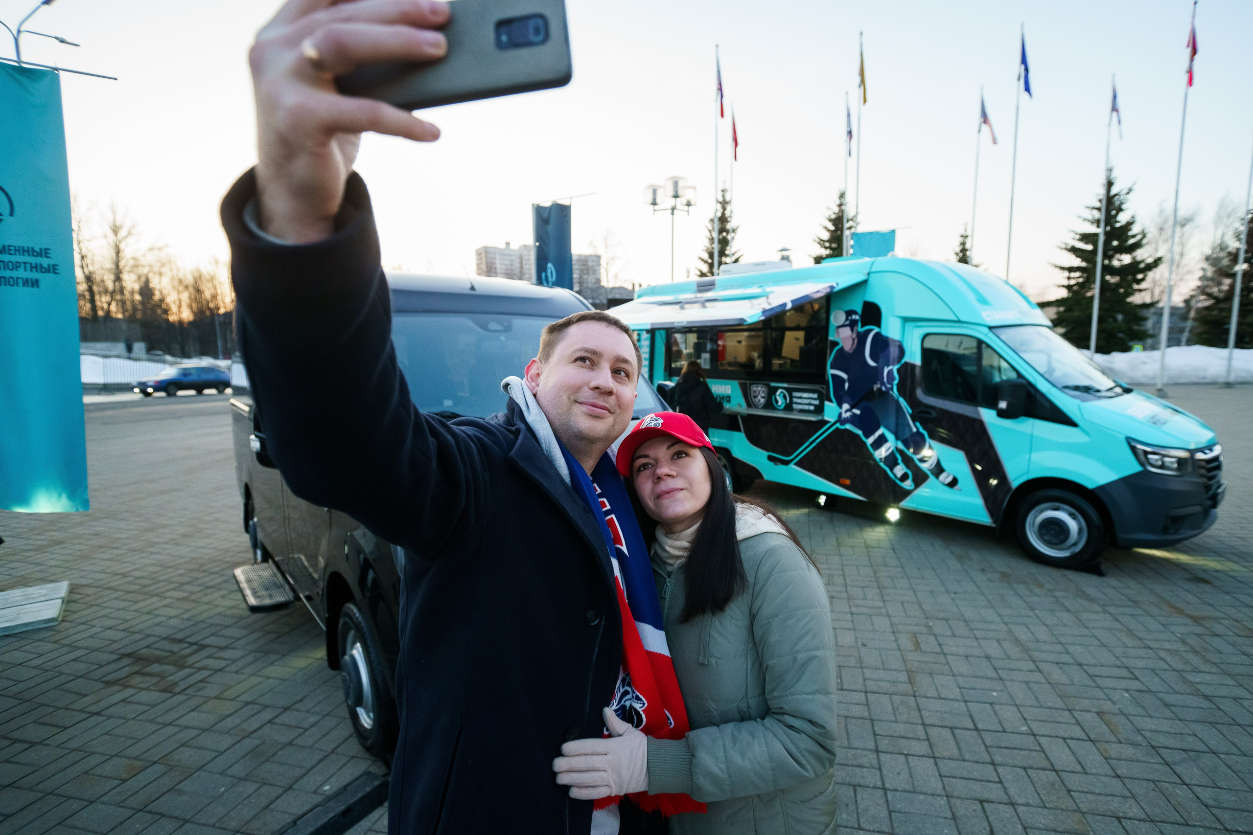 Промоакция у стадиона Арена 2000 г. Ярославль. Репортажный фотограф Сергей Сажин г. Ярославль