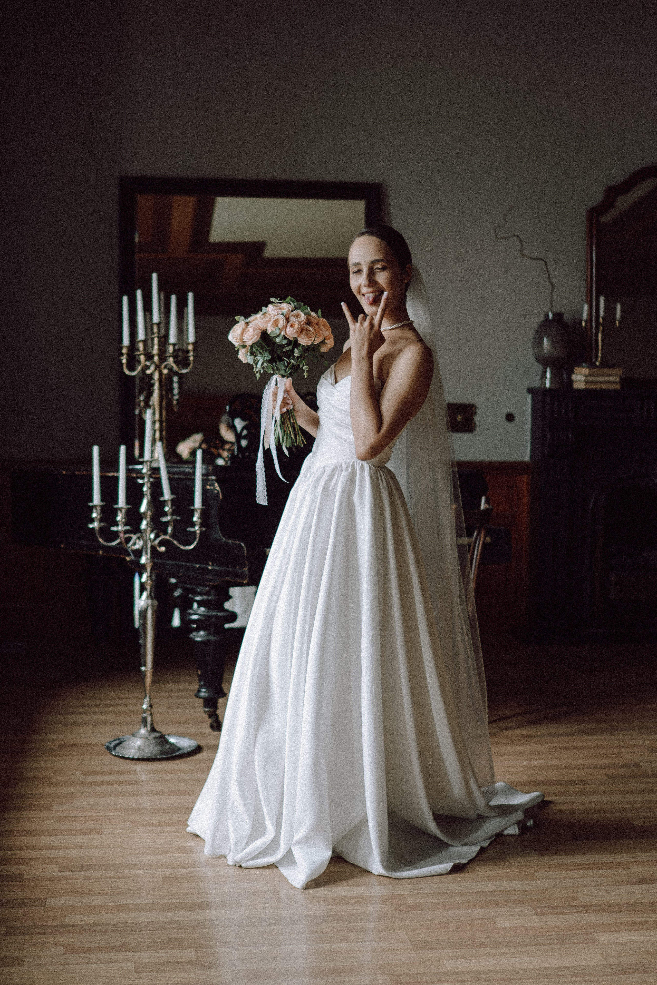 СВАДЕБНАЯ ПРОГУЛКА В САНТК-ПЕТЕРБУРГЕ (ИСАКИЕВСКИЙ СОБОР, ЗИМНЯЯ КАНАВКА, ЭРМИТАЖ И БОЛЬШАЯ МОРСКАЯ УЛИЦА). Профессиональный фотограф, Санкт-Петербург — Виктория Богомолова