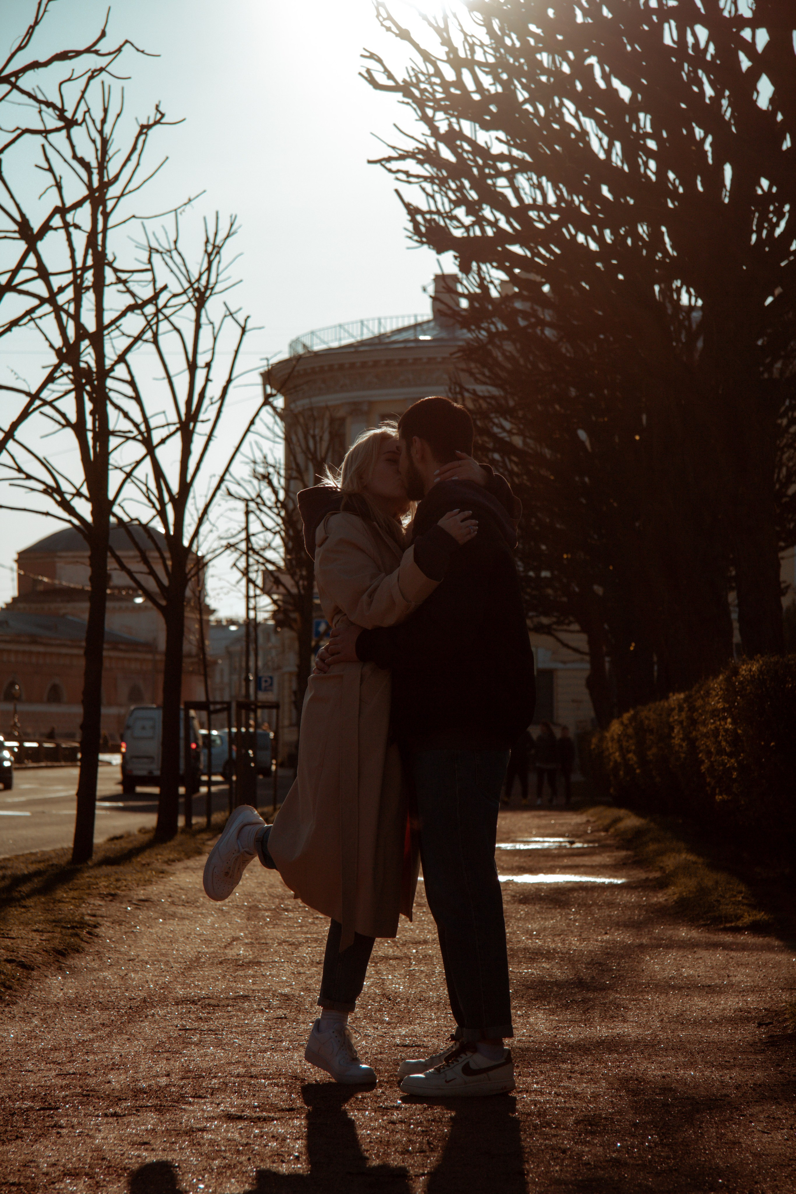 Весенняя  прогулка по СПБ двух влюблённых