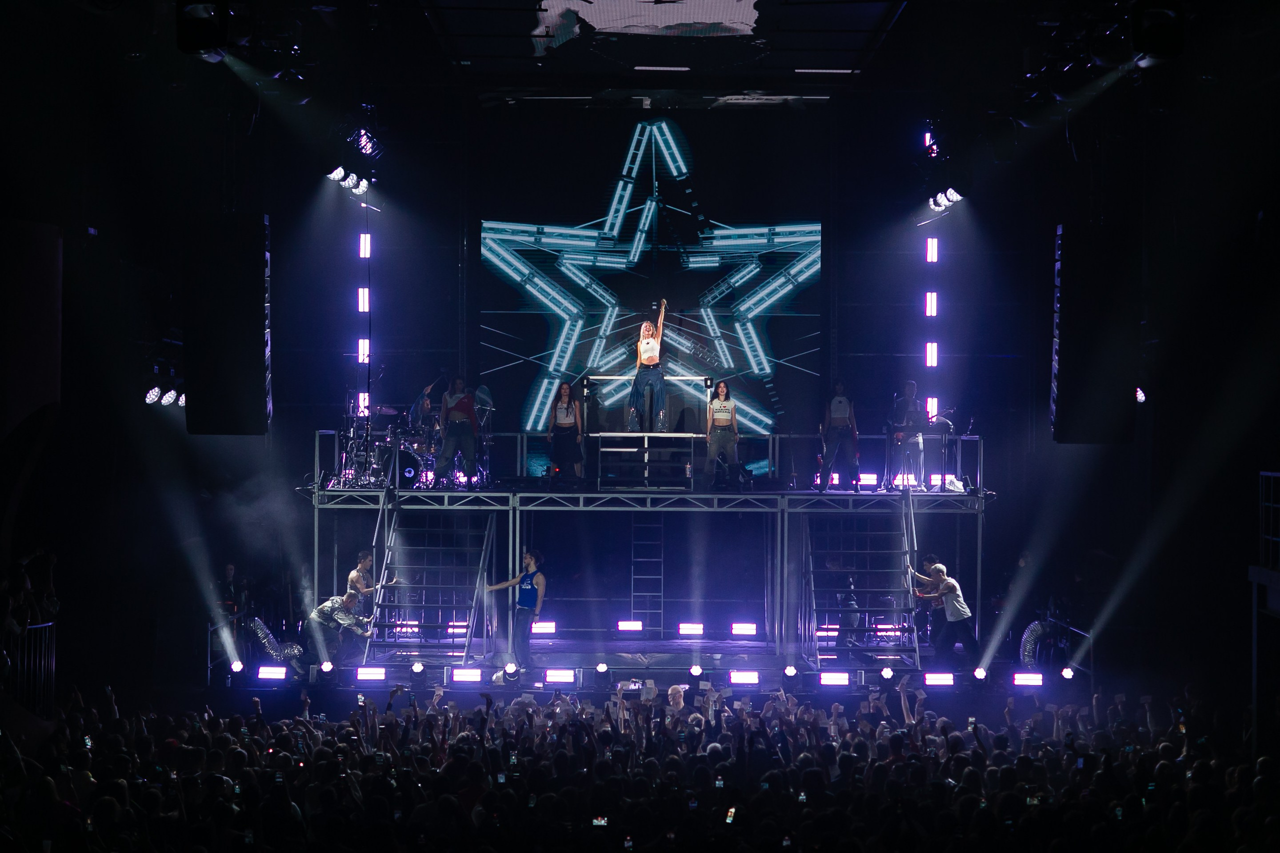 Концерт Клавы Коки. Фотограф в Москве