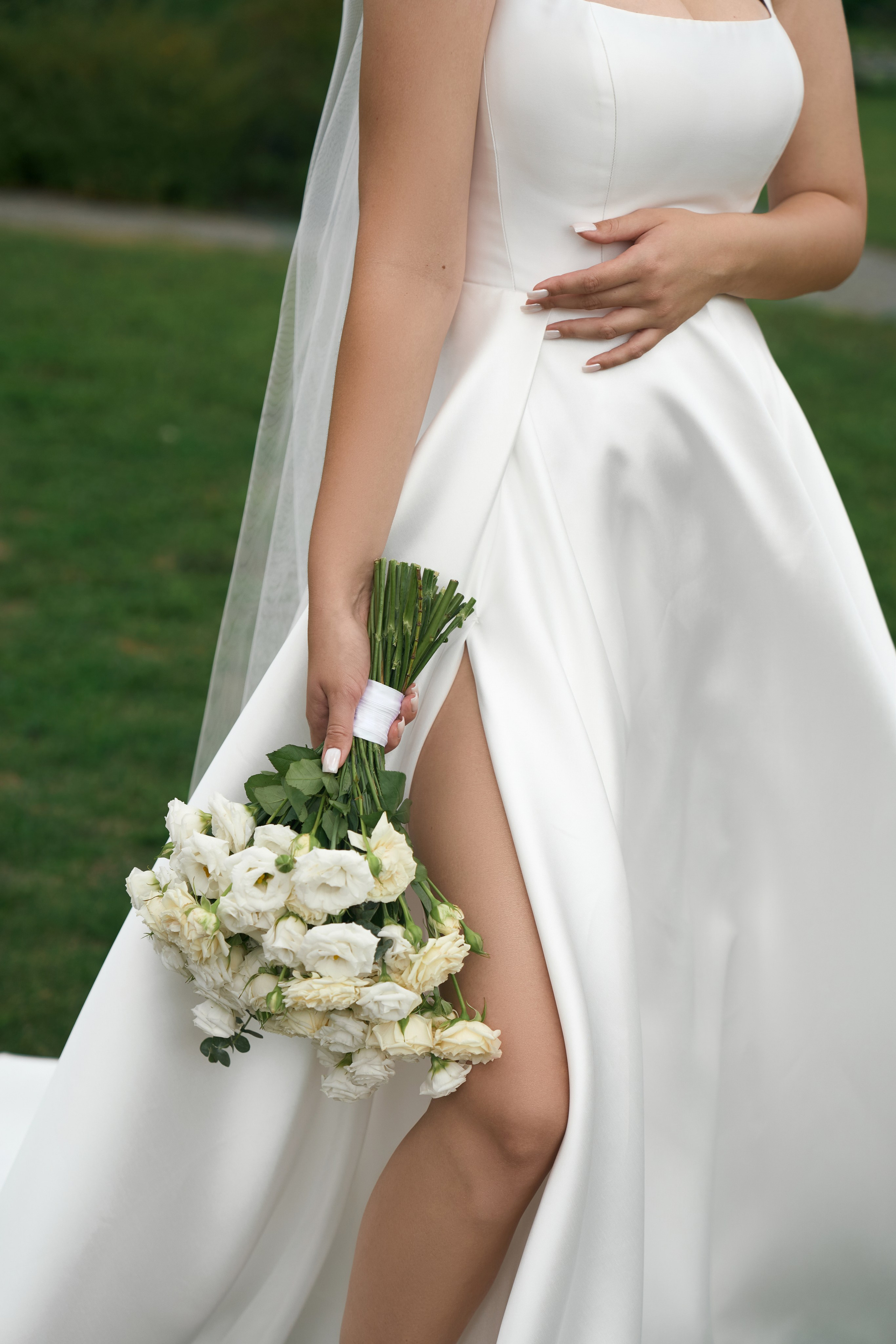 Свадебная фотосессия в «Гермесе» с белым моно-декором. Свадебный и коммерческий фотограф |Саратов Москва|