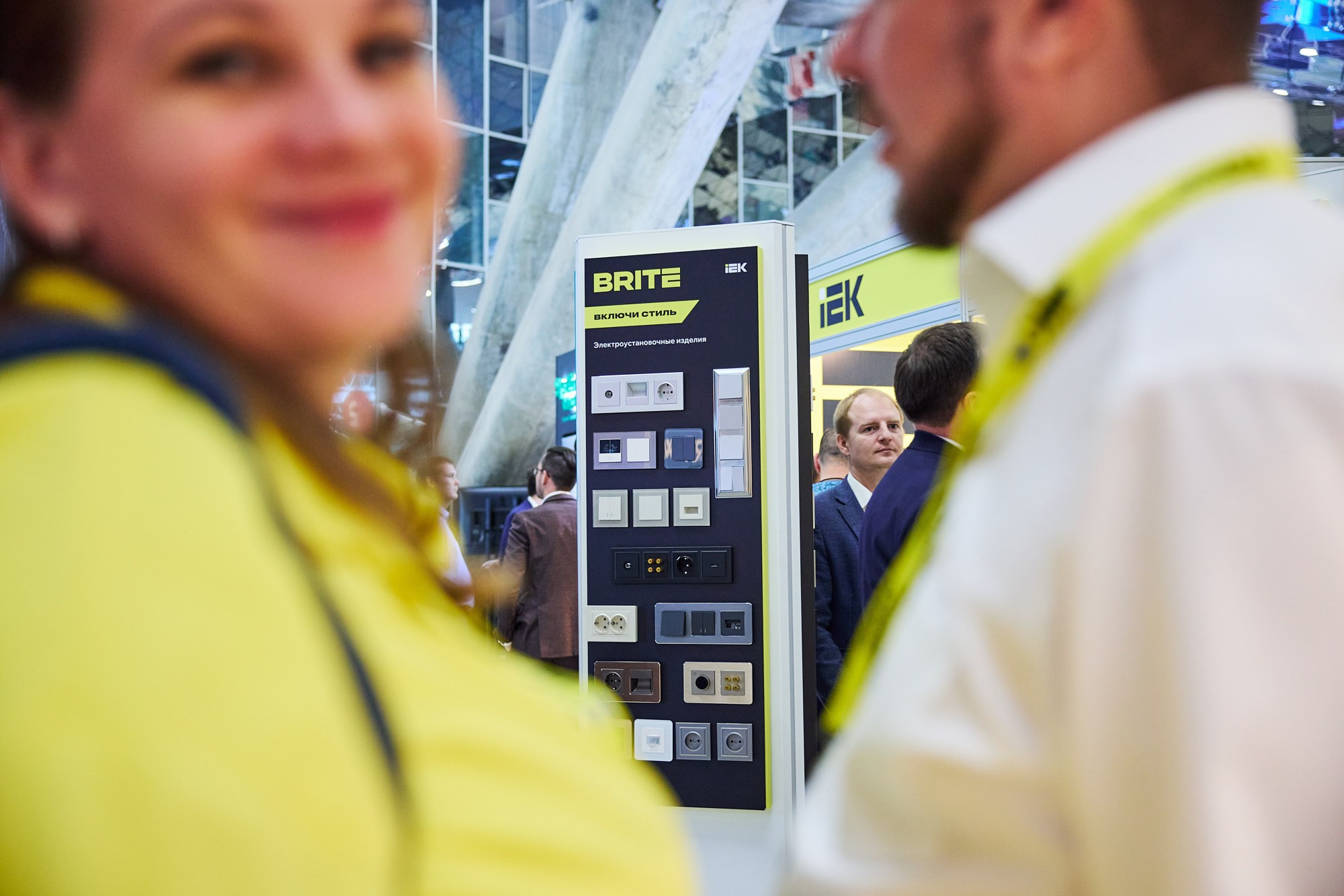 Фотограф на выставке IEK — репортажная съёмка корпоративного стенда в Москве. Репортажный фотограф в Москве — Дмитрий Тарасов | Съёмка мероприятий, концертов, корпоративов