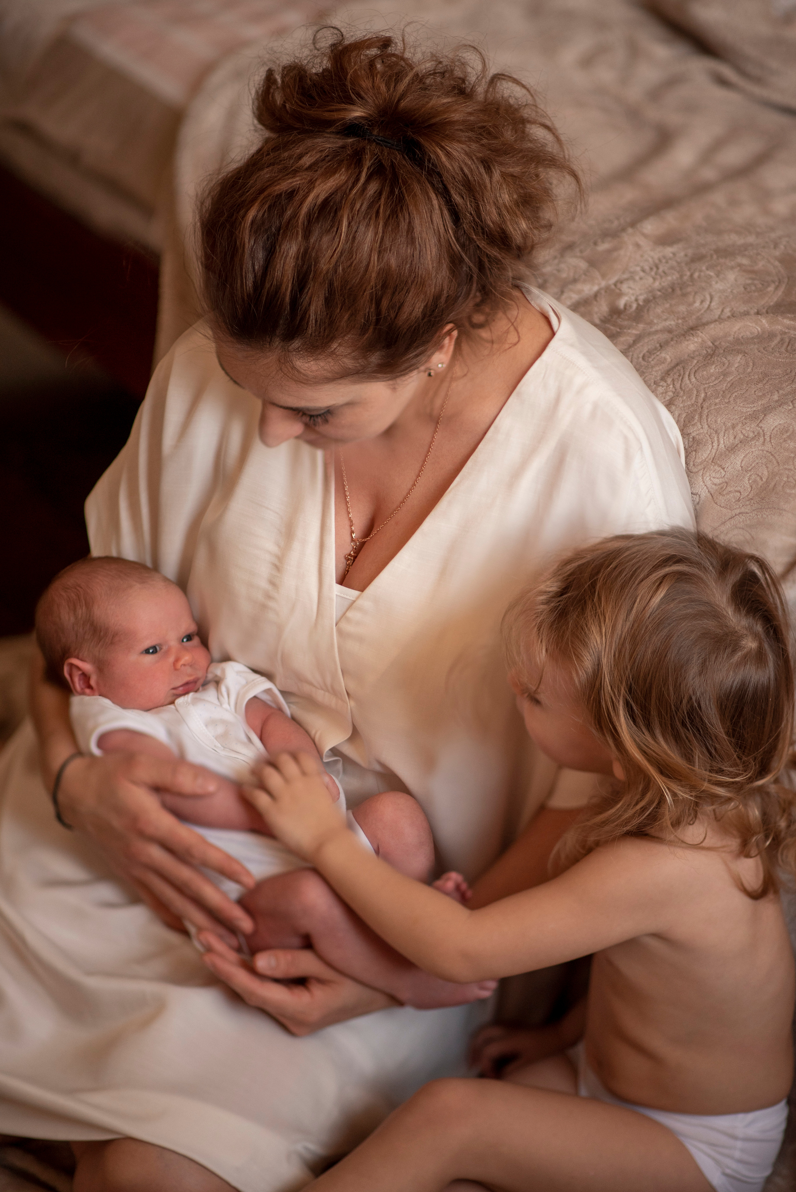 Съёмка семьи с новорожденным или малышом на ГВ. Семейный и детский фотограф в Москве Анна Оськина