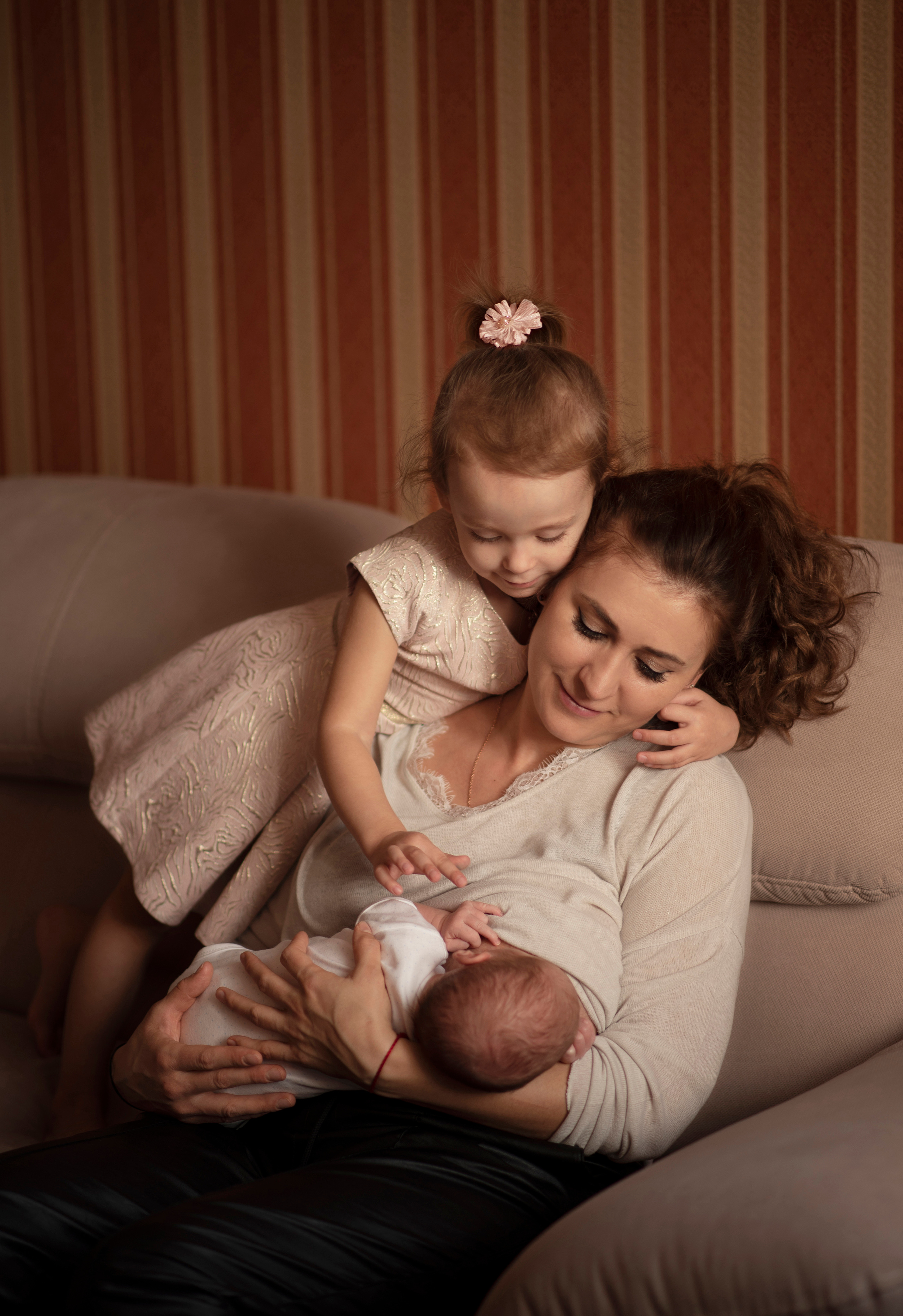 Съёмка семьи с новорожденным или малышом на ГВ. Семейный и детский фотограф в Москве Анна Оськина
