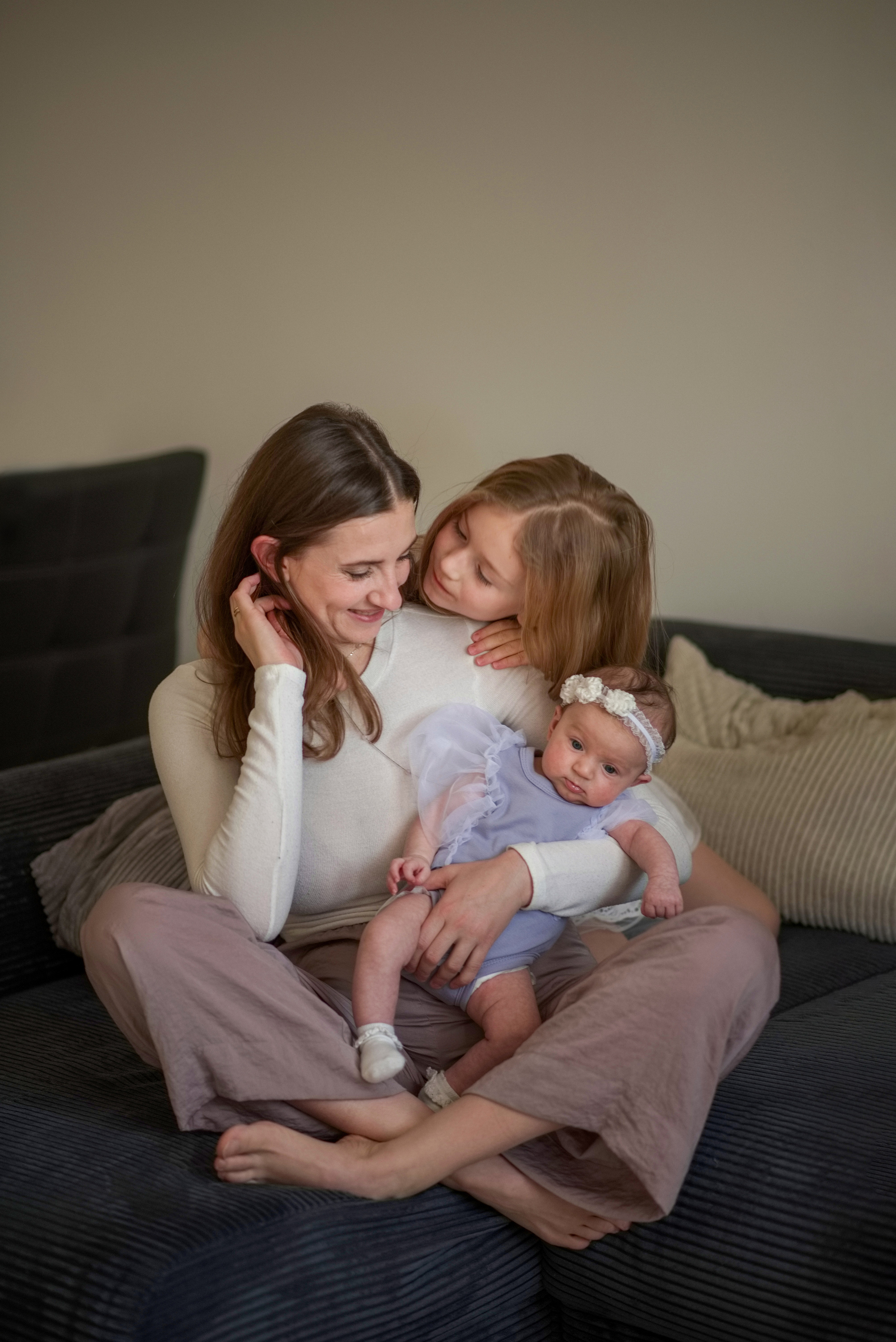 Съёмка семьи с новорожденным или малышом на ГВ. Семейный и детский фотограф в Москве Анна Оськина