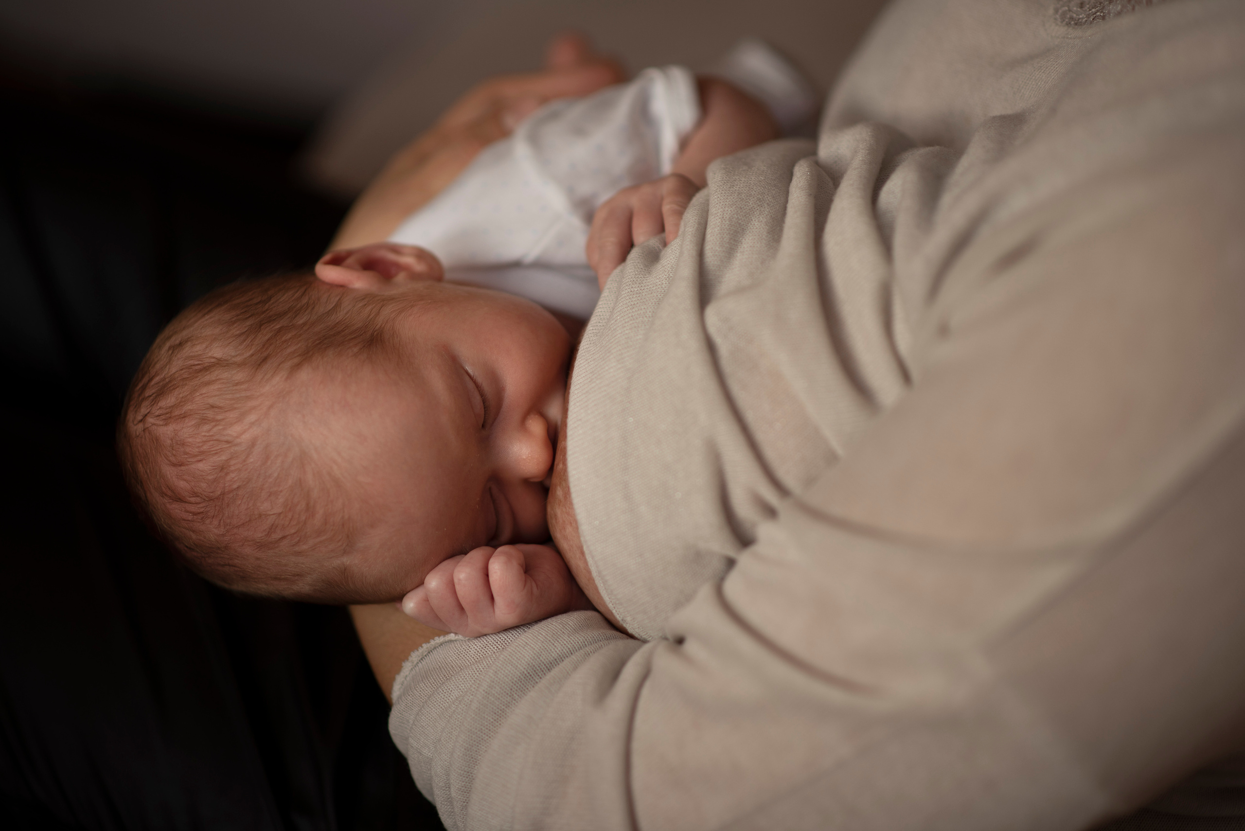 Съёмка семьи с новорожденным или малышом на ГВ. Семейный и детский фотограф в Москве Анна Оськина
