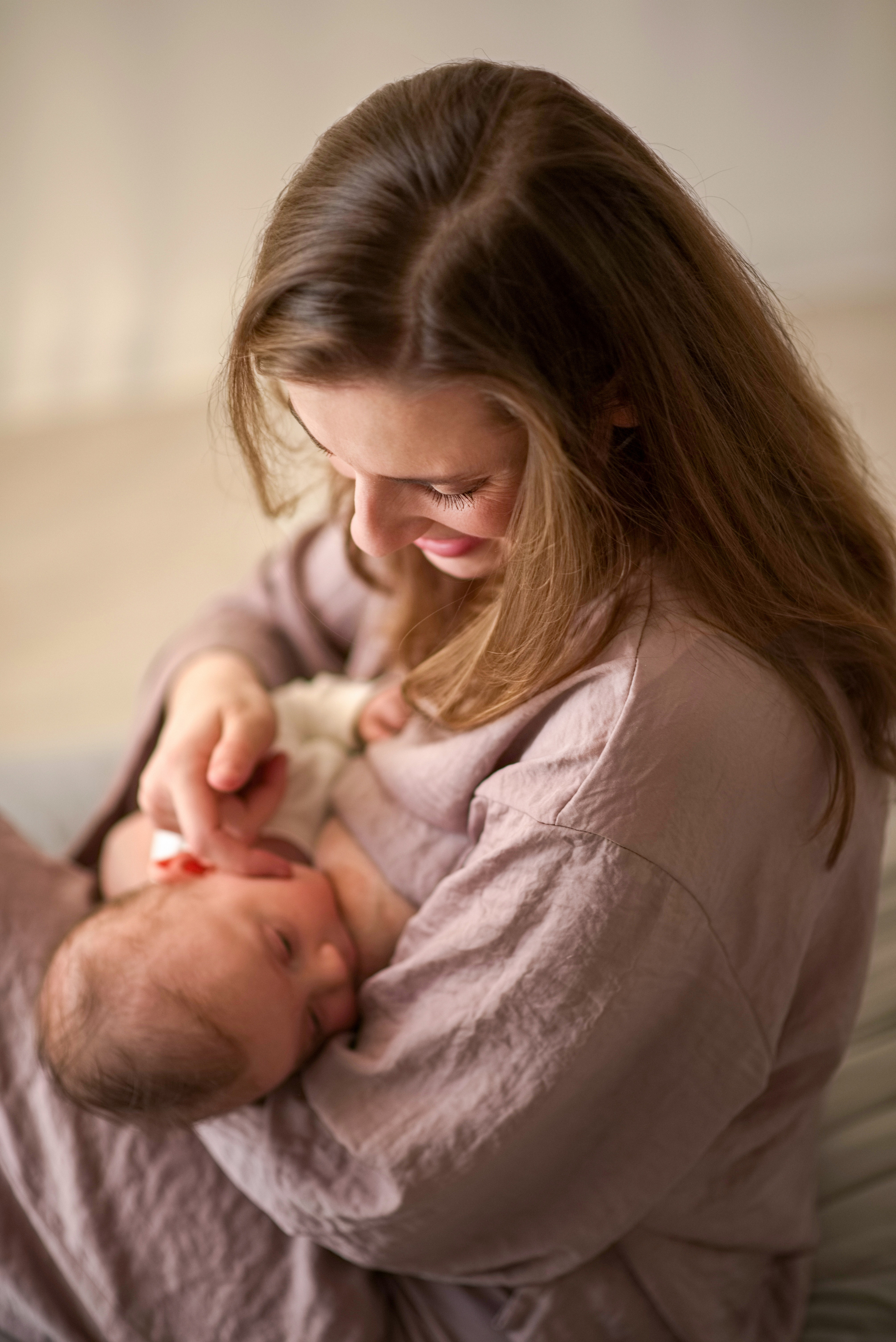 Съёмка семьи с новорожденным или малышом на ГВ. Семейный и детский фотограф в Москве Анна Оськина
