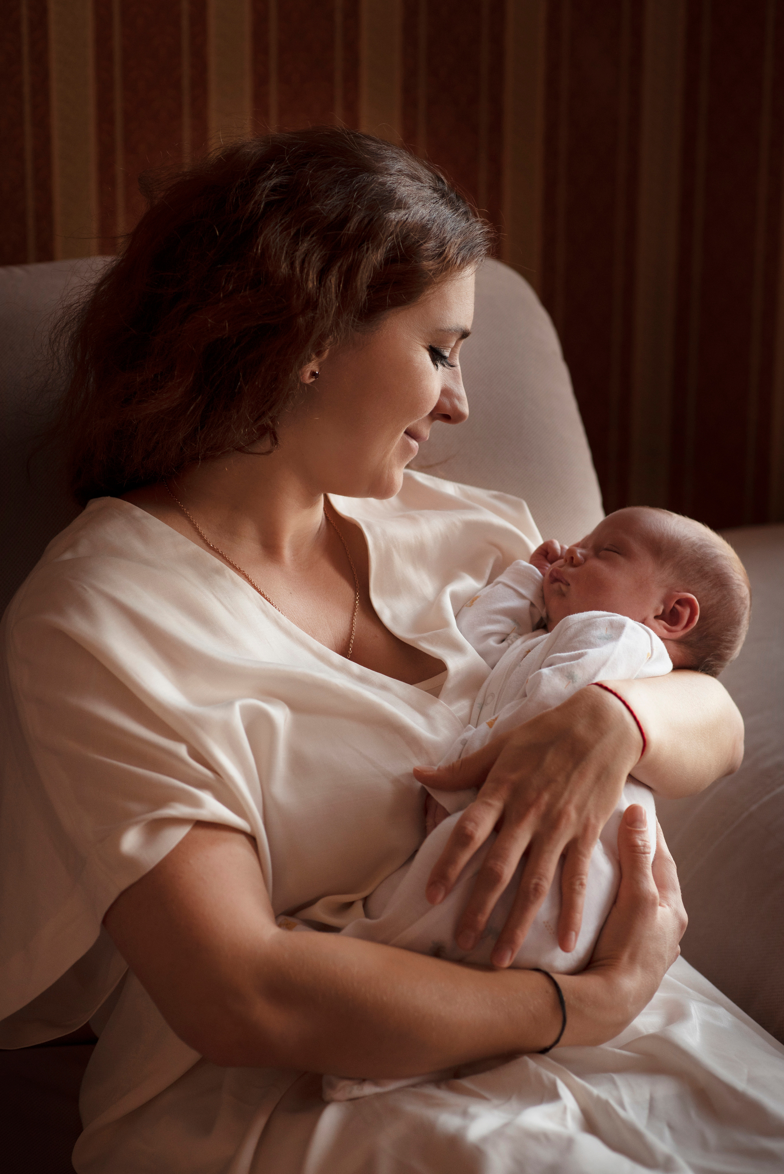 Съёмка семьи с новорожденным или малышом на ГВ. Семейный и детский фотограф в Москве Анна Оськина