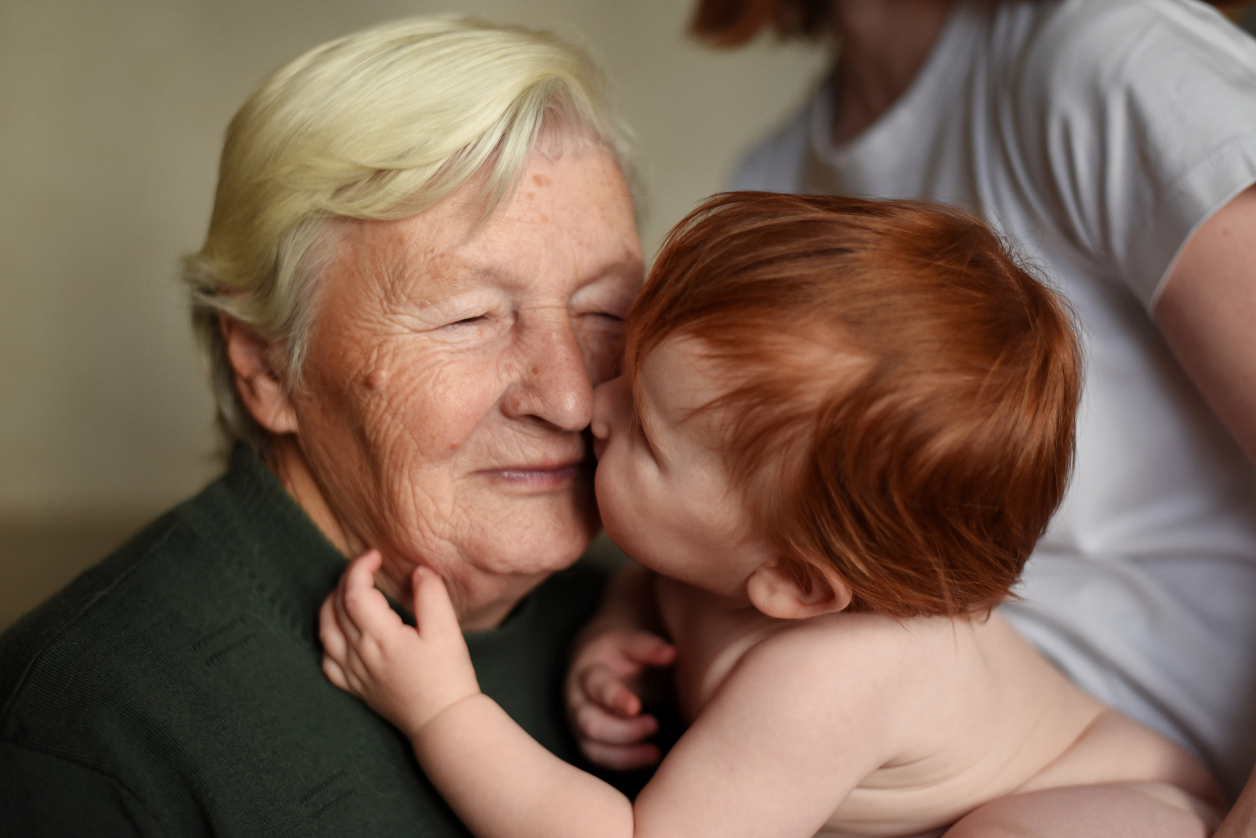 Съёмка семьи с новорожденным или малышом на ГВ. Семейный и детский фотограф в Москве Анна Оськина