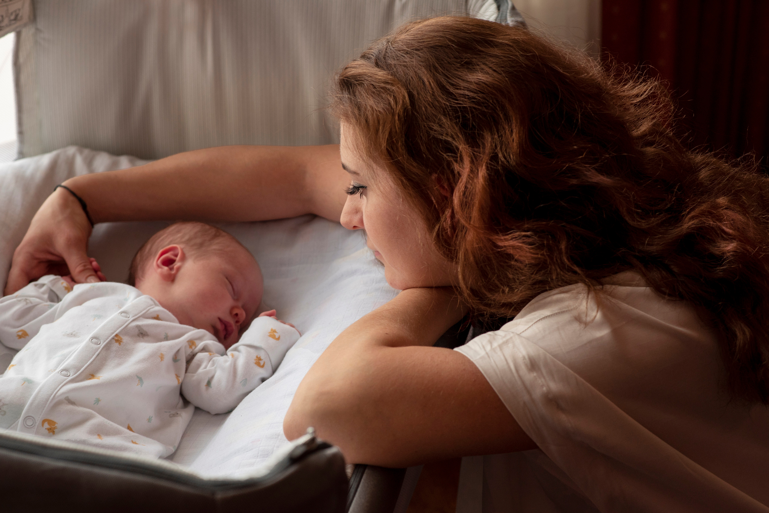Съёмка семьи с новорожденным или малышом на ГВ. Семейный и детский фотограф в Москве Анна Оськина
